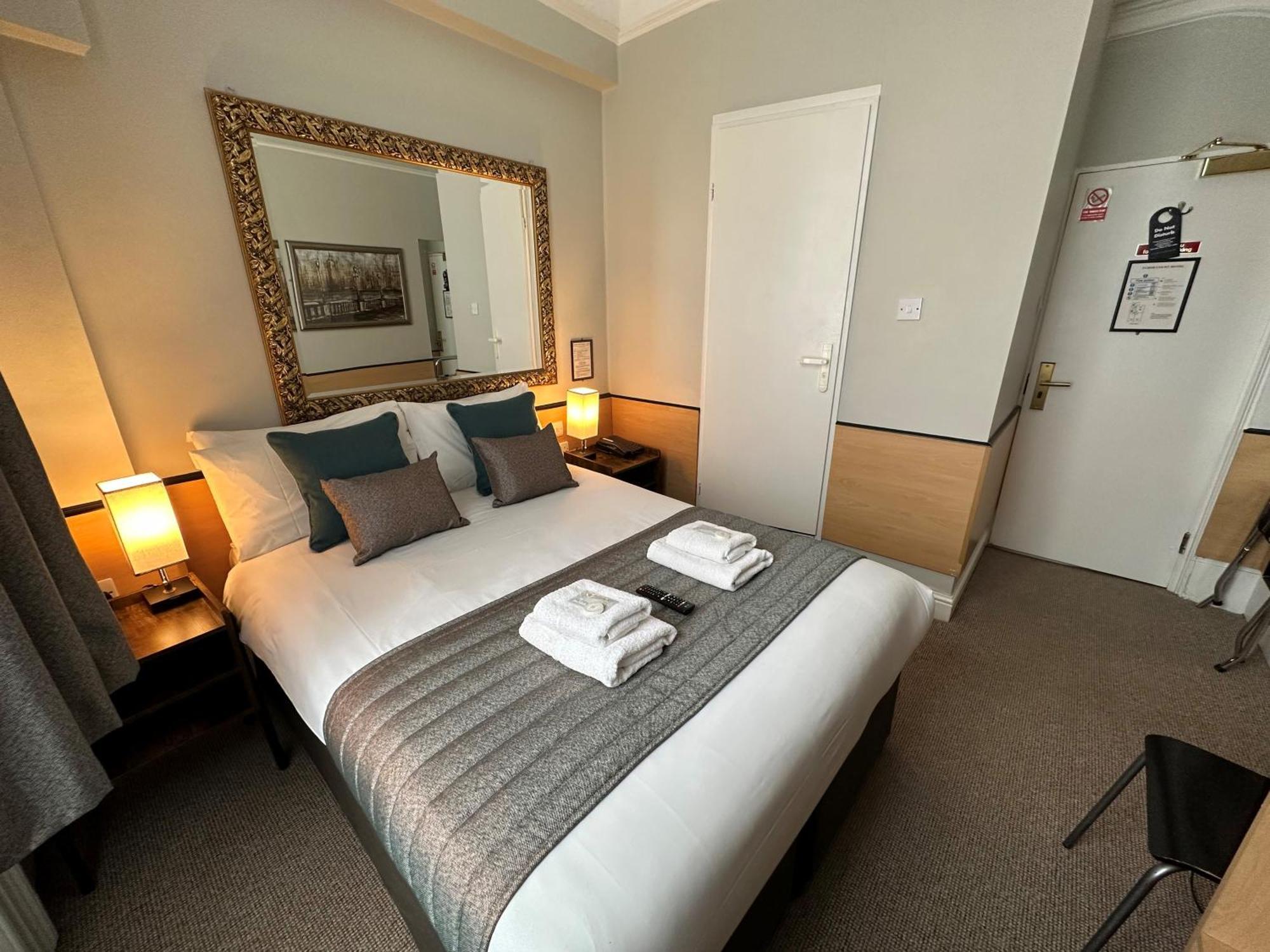 Compact Double Room,1516339111:JPEG