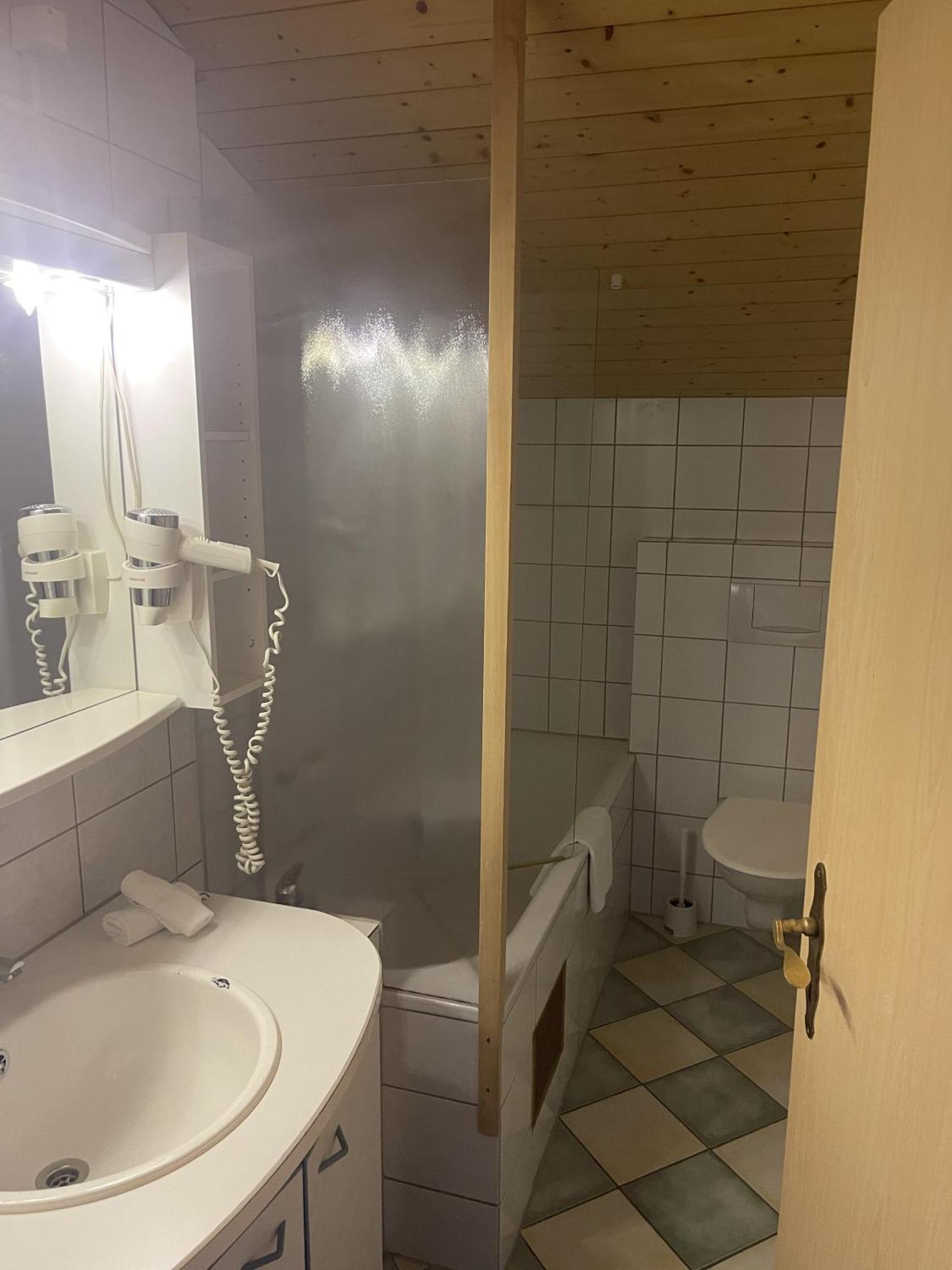 Apartment mit Balkon