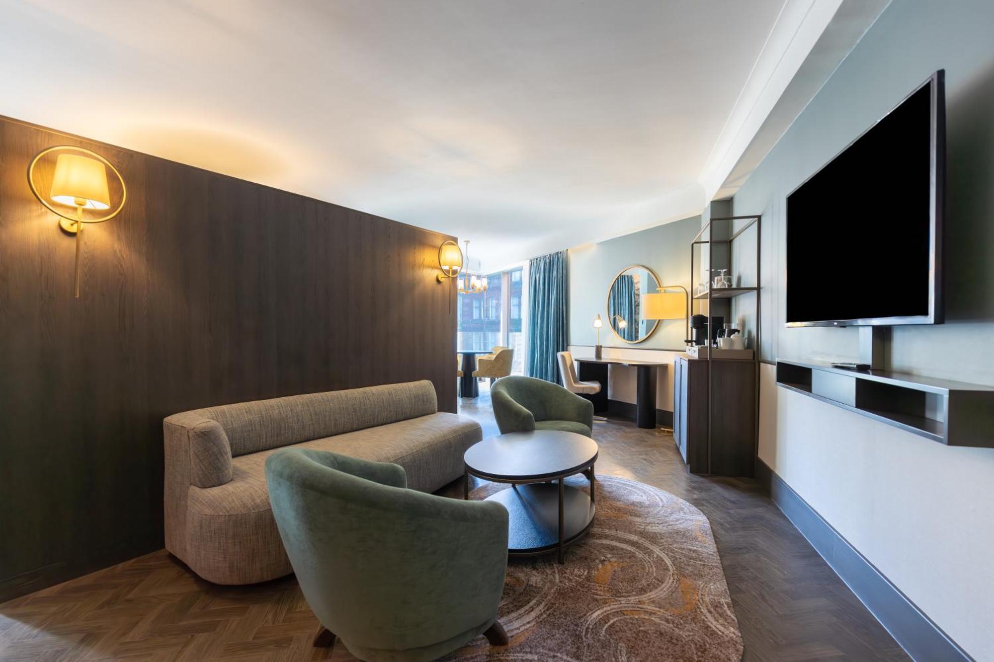 Corner Suite,1516374379:JPEG