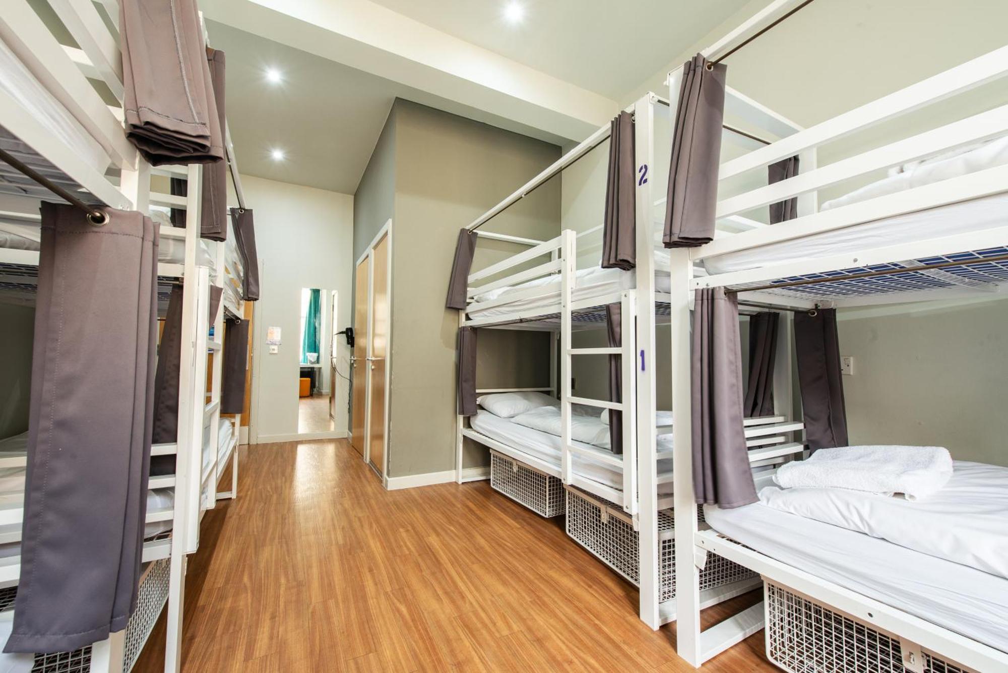 Bed 8-Bed Dormitory Room