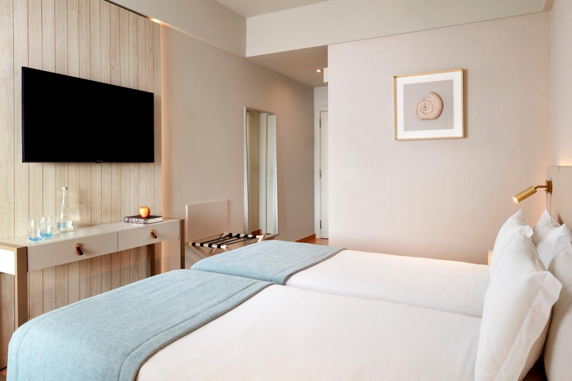 Double or Twin Room Sea View