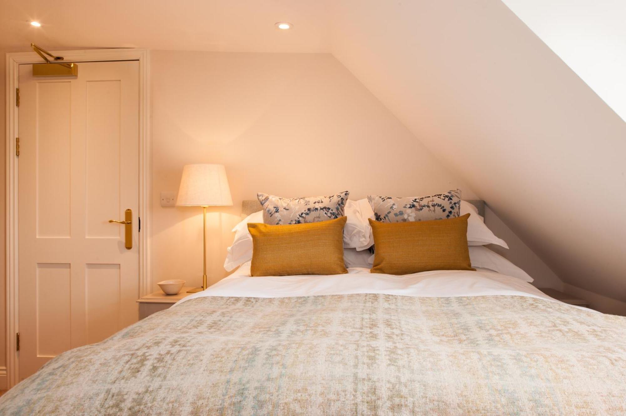 Compact Double Room,1516383313:JPEG