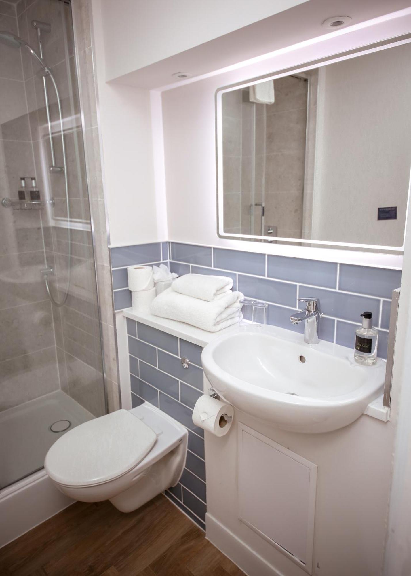 Quarto Executivo com 2 Camas de Solteiro