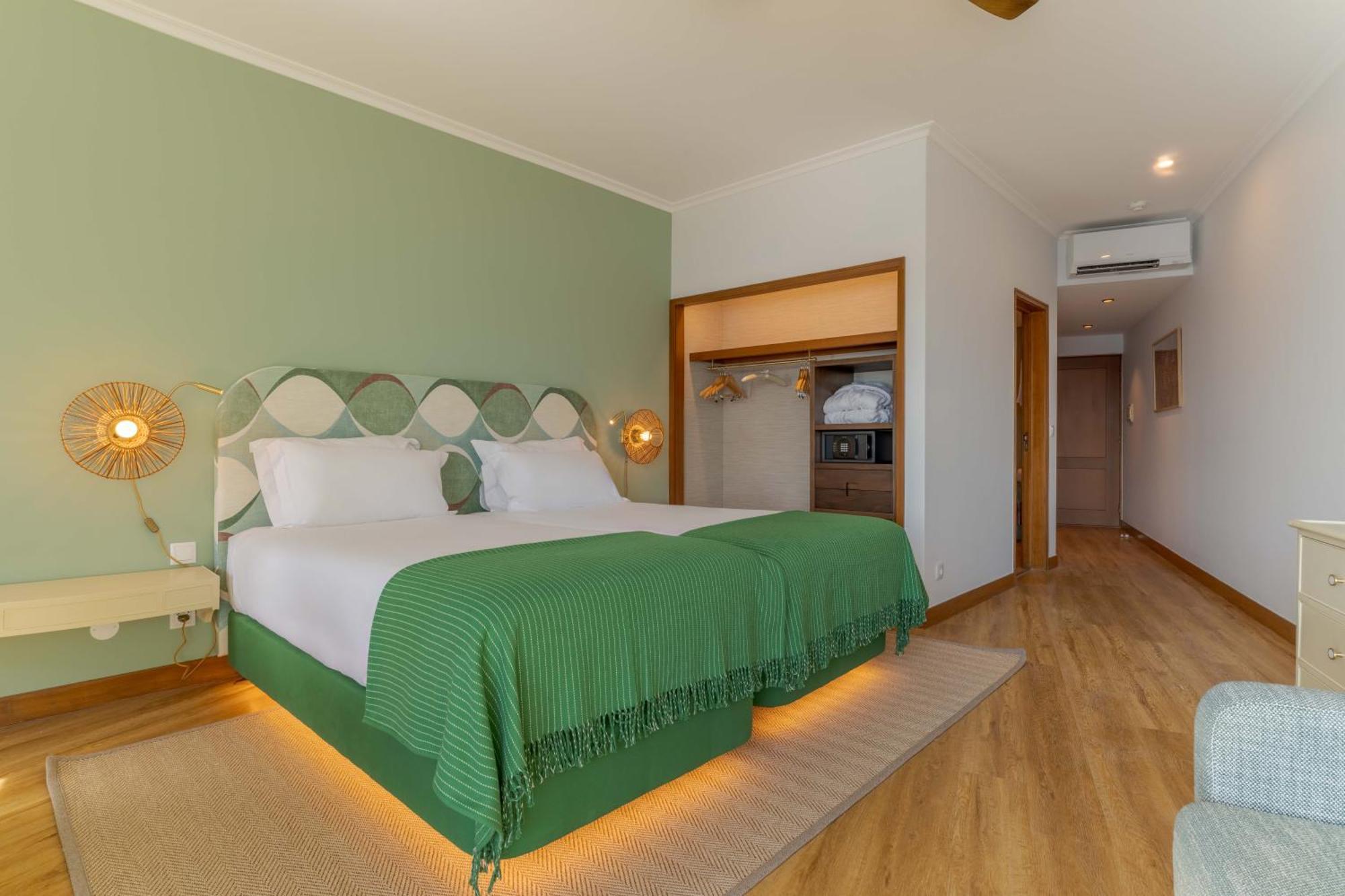 Double or Twin Room Sea View,1516376506:JPEG