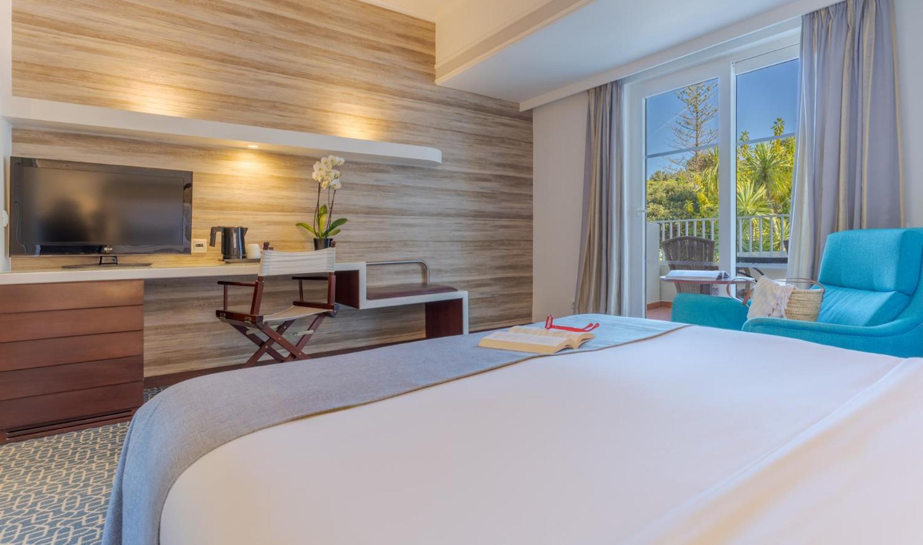 Quarto com Cama de Casal ou 2 de Solteiro e Vista do Jardim