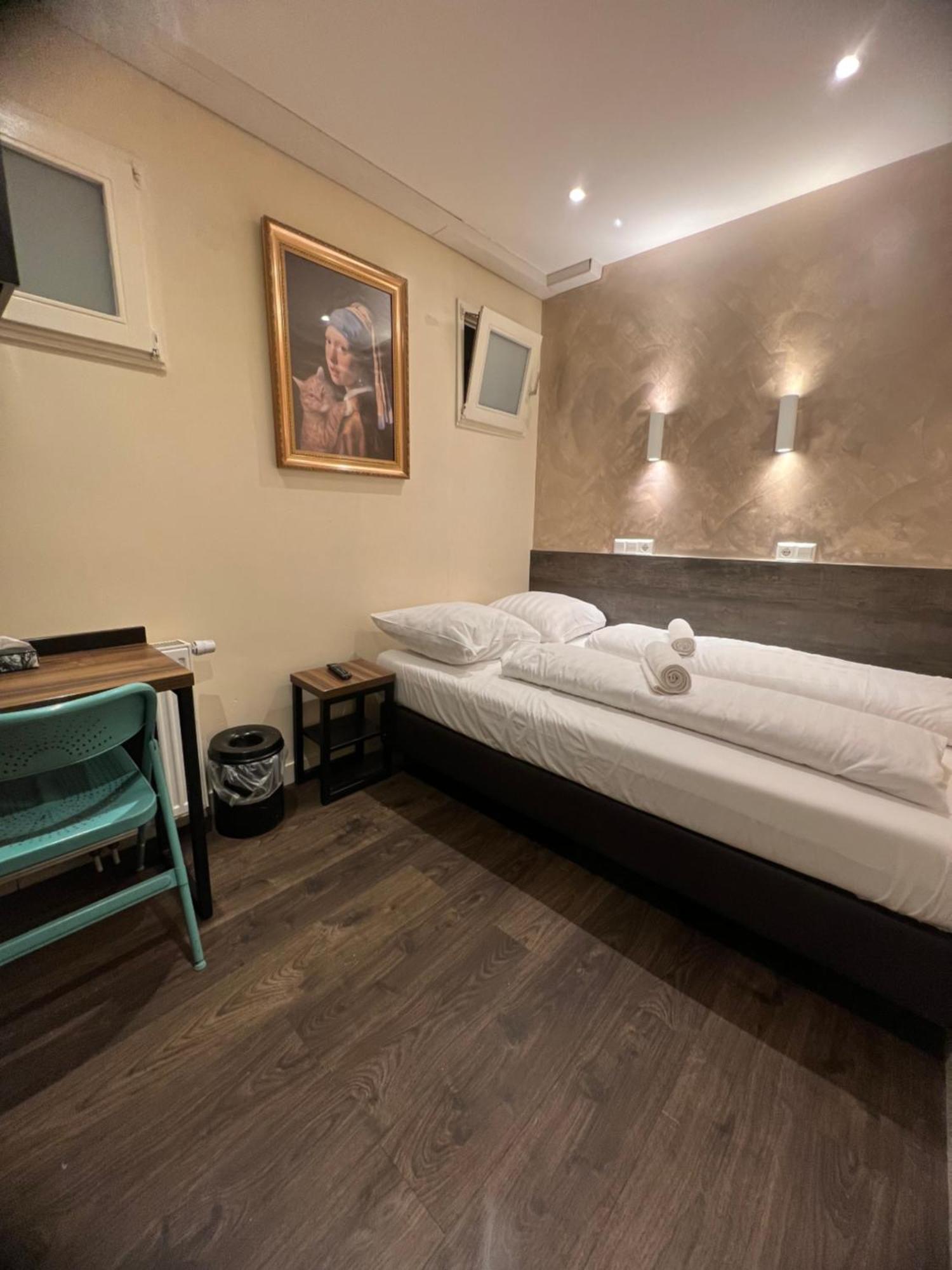 Double Room Private Bathroom
