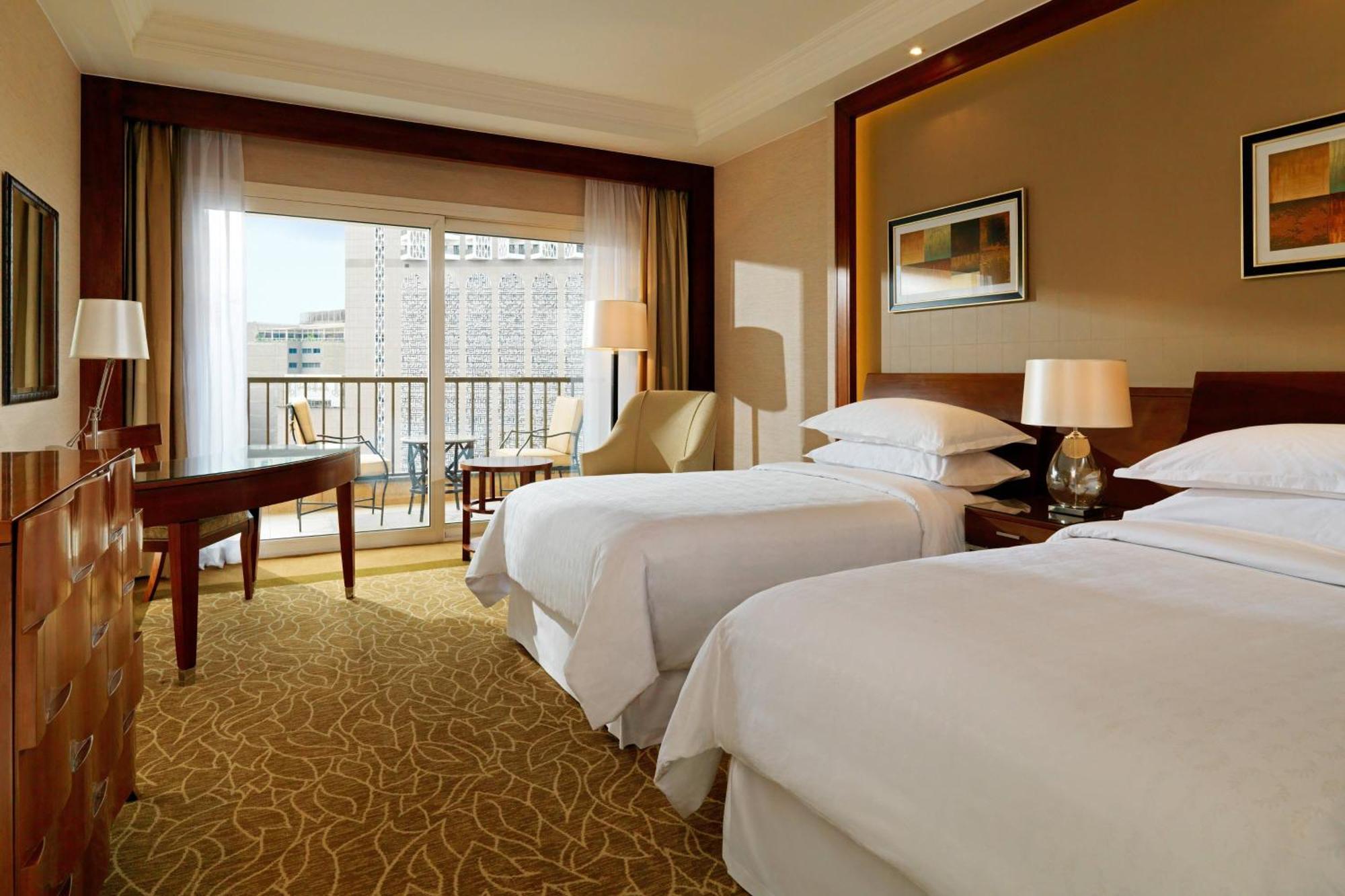 Deluxe Guest room, 2 Twin, Pool & City view, Balcony