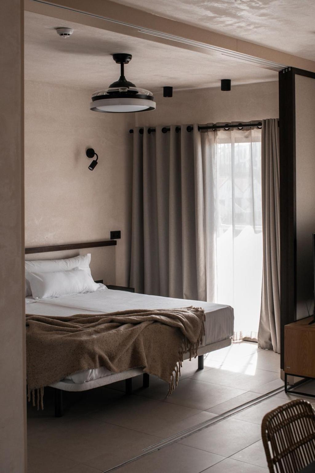 One-Bedroom Deluxe Apartment