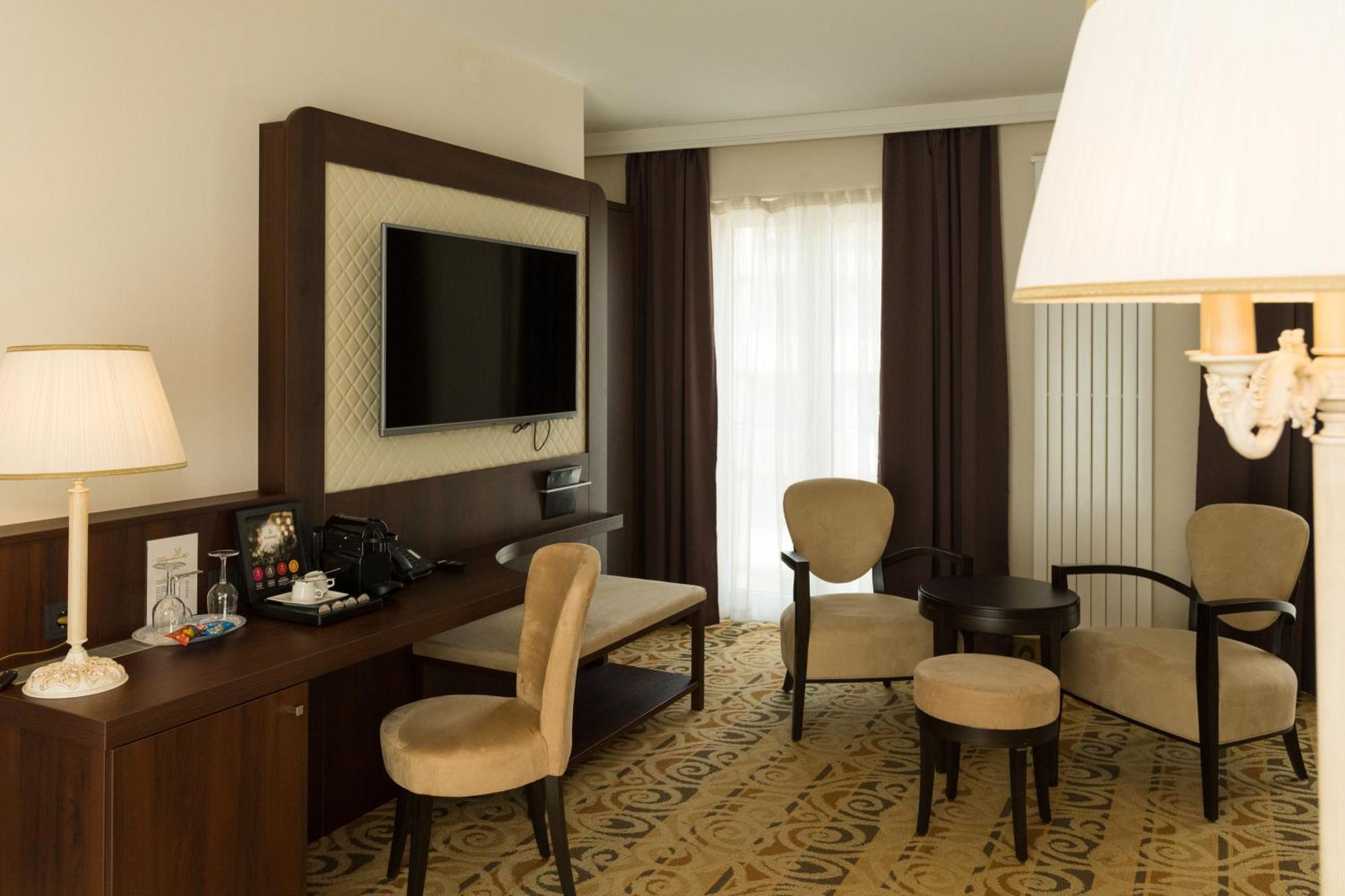 Deluxe Double or Twin Room