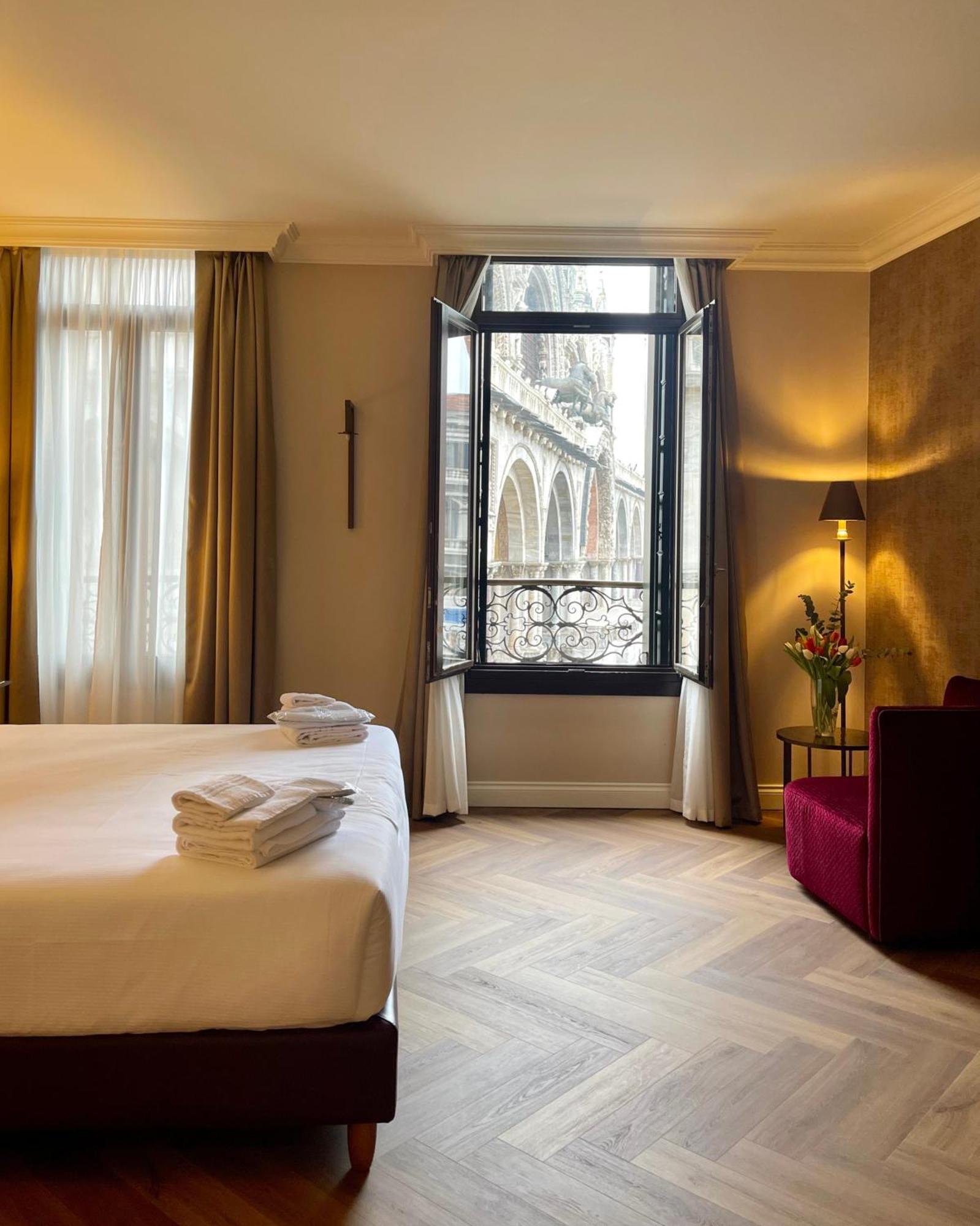 Deluxe King Room San Marco Square View