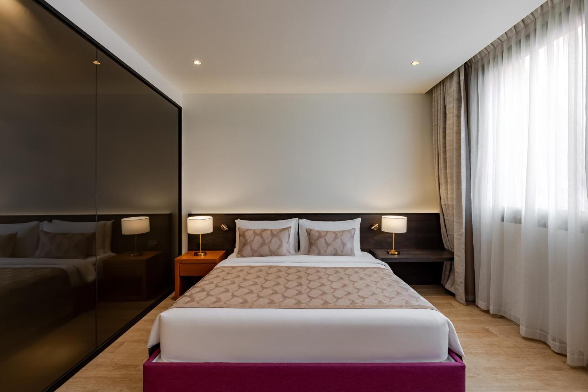 Premium King Room Raining Street View