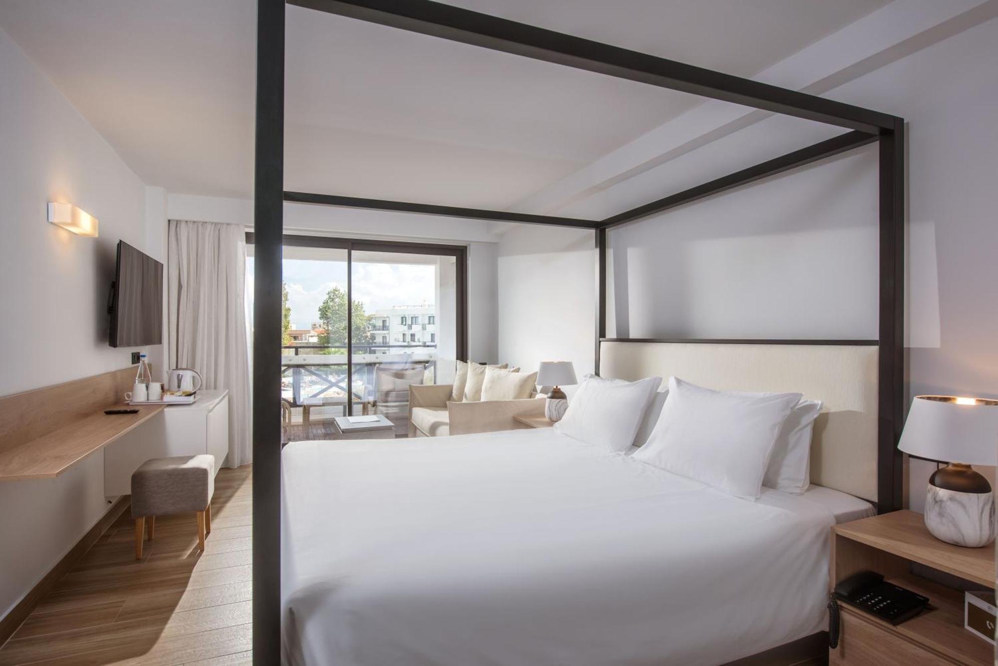 Double or Twin Room Side Sea View