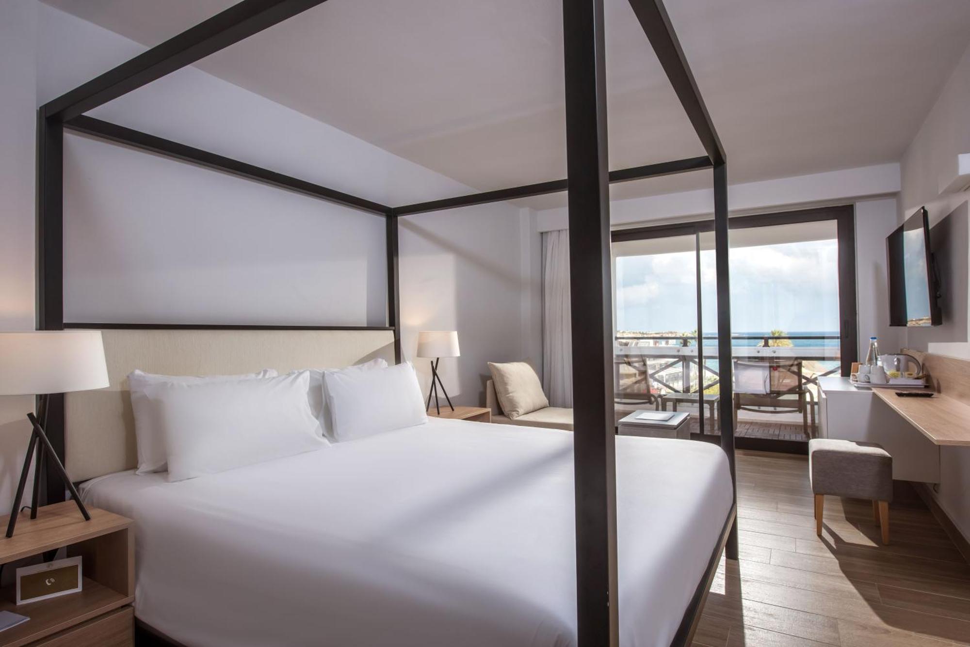 Double or Twin Room Side Sea View