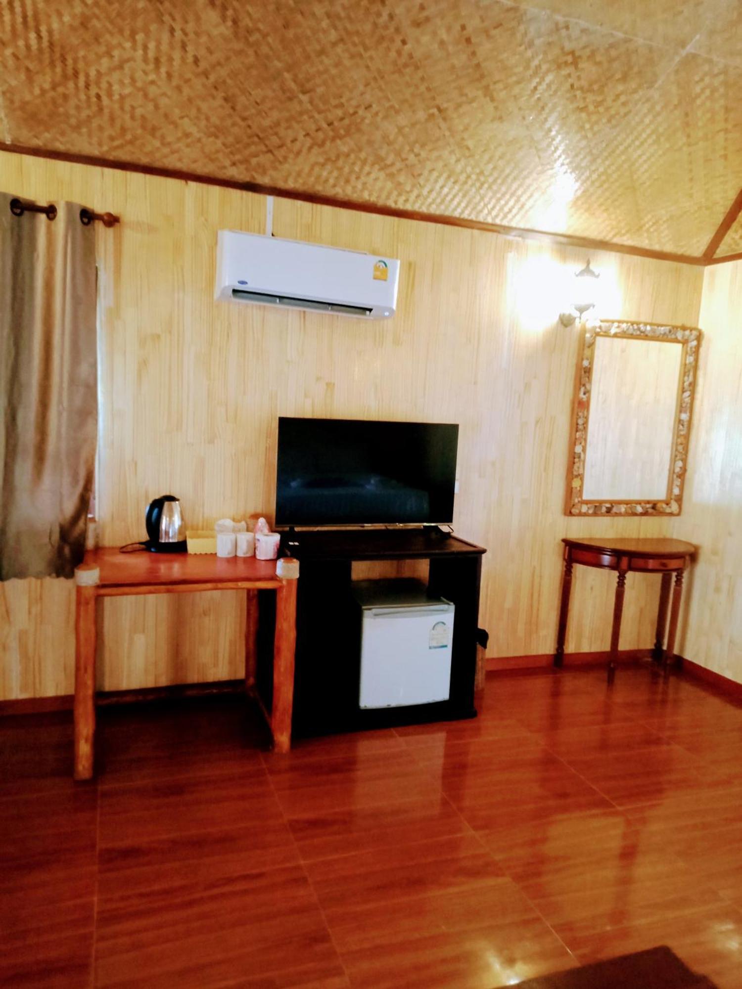 Superior Beach Front Bungalow,1519883635:JPEG
