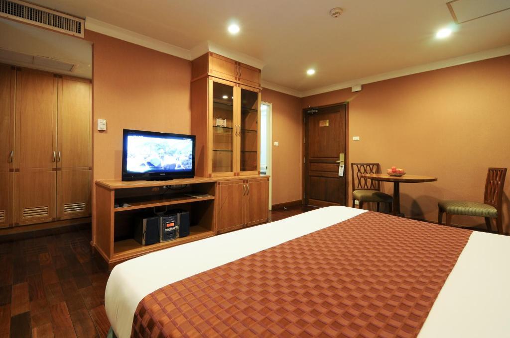 Superior Studio Balcony,250096921:JPEG