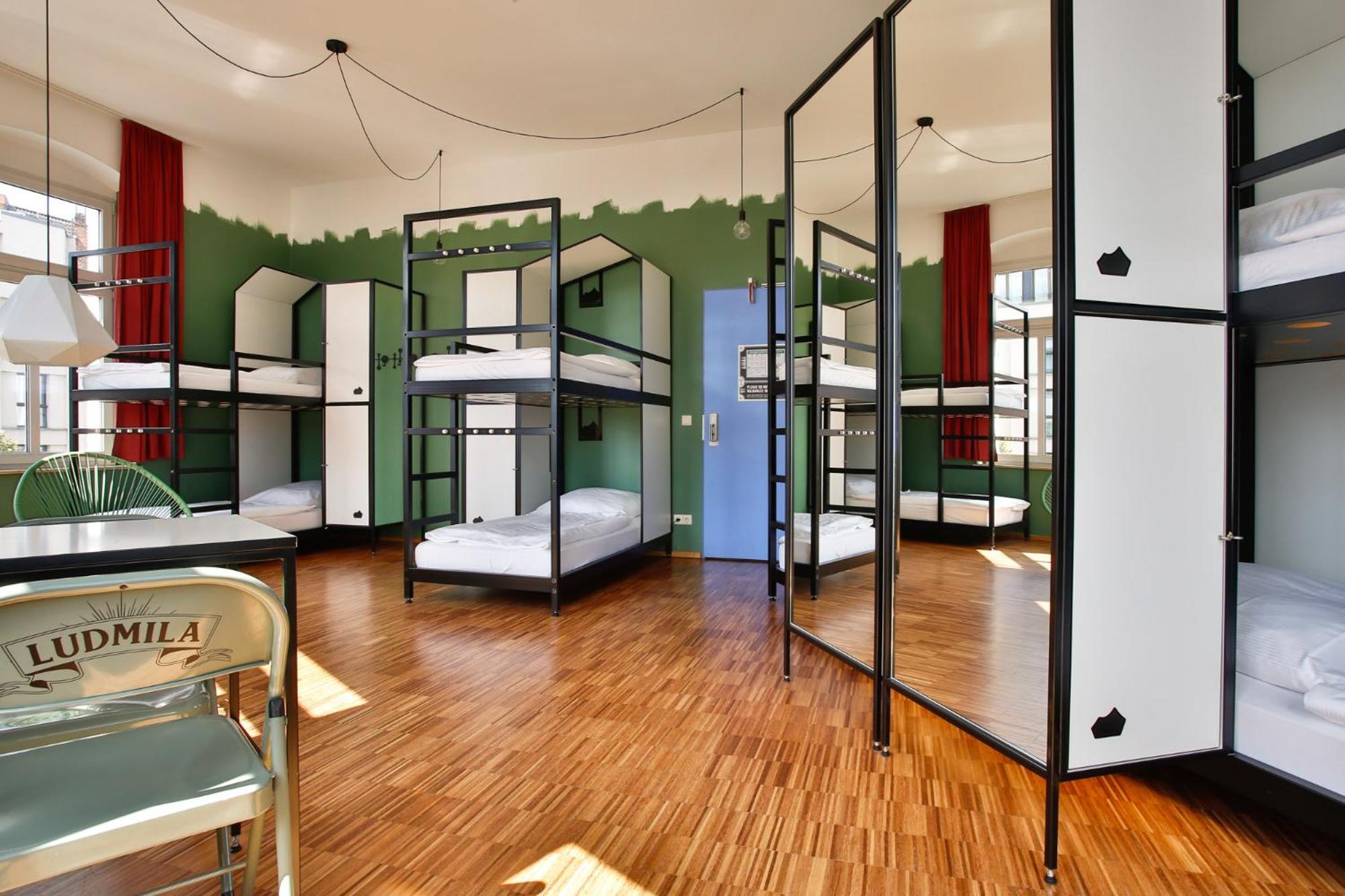 Bed 10-Bed Mixed Dormitory Room