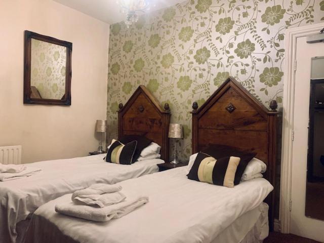Twin Room,1520942824:JPEG