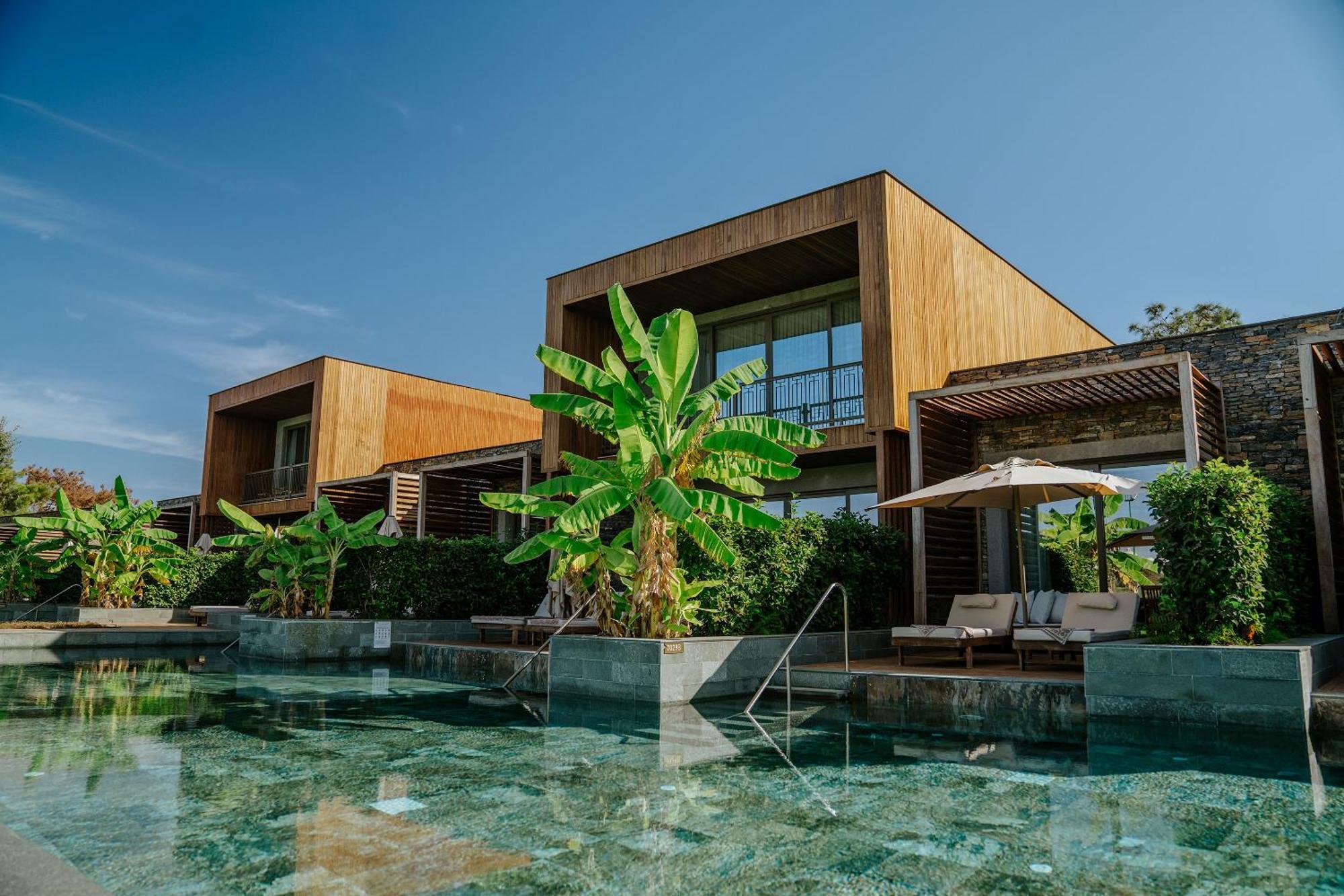 Lagoon Golf Swim-up