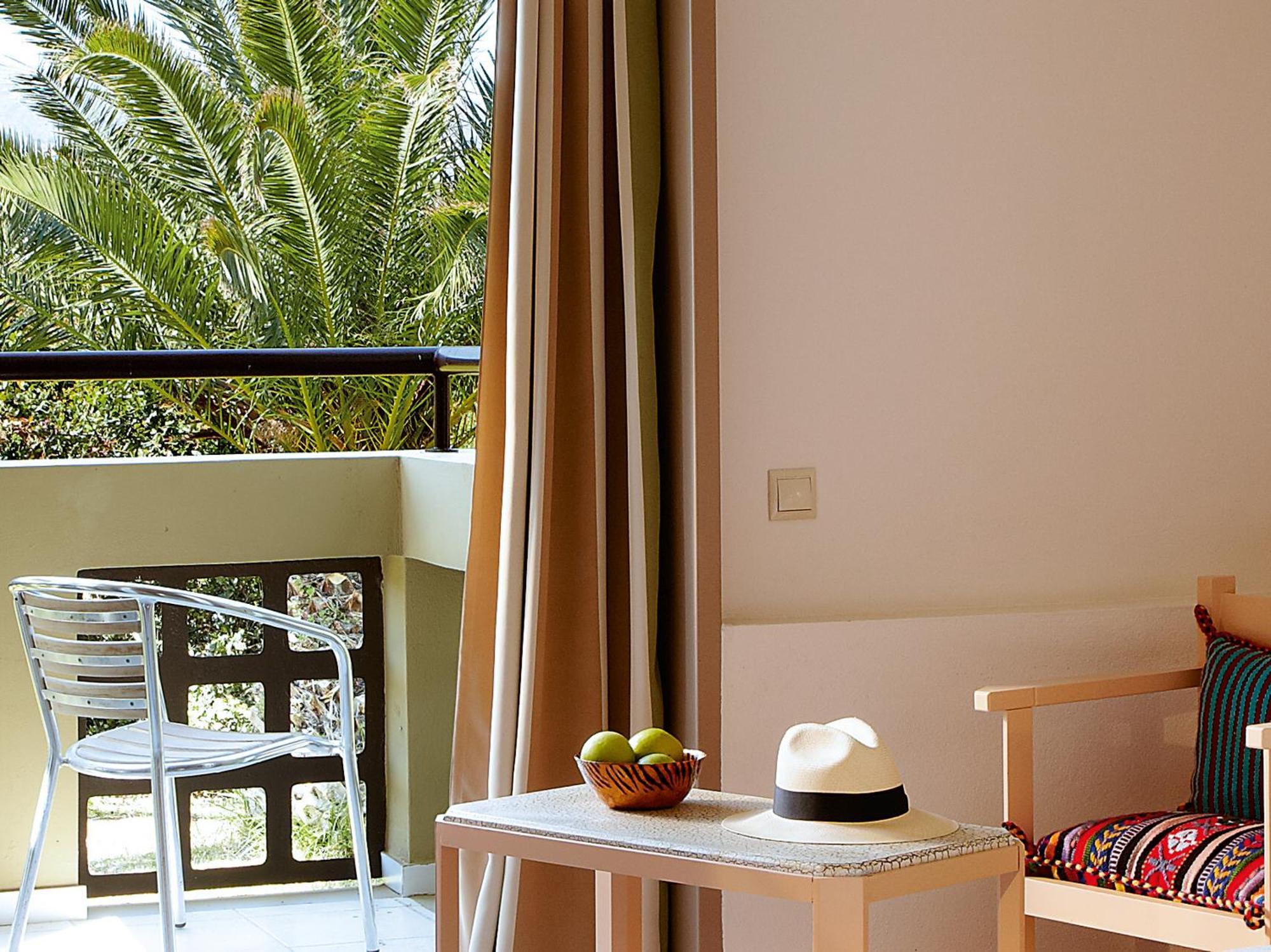 Mini Room Garden View