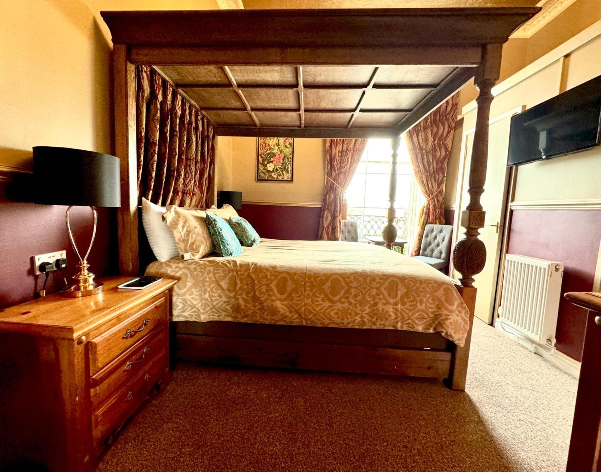 Deluxe King Room