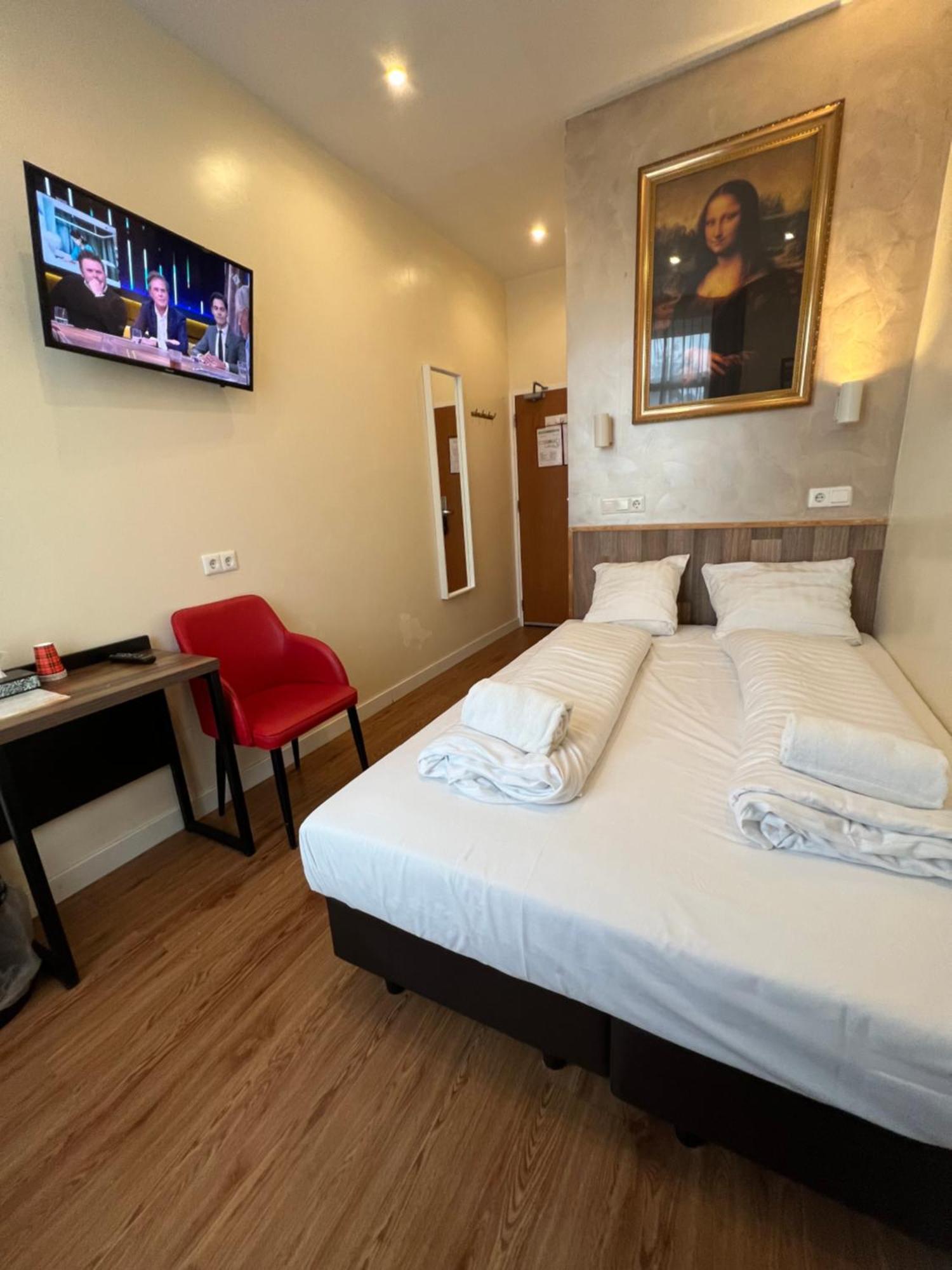 Double Room Private Bathroom