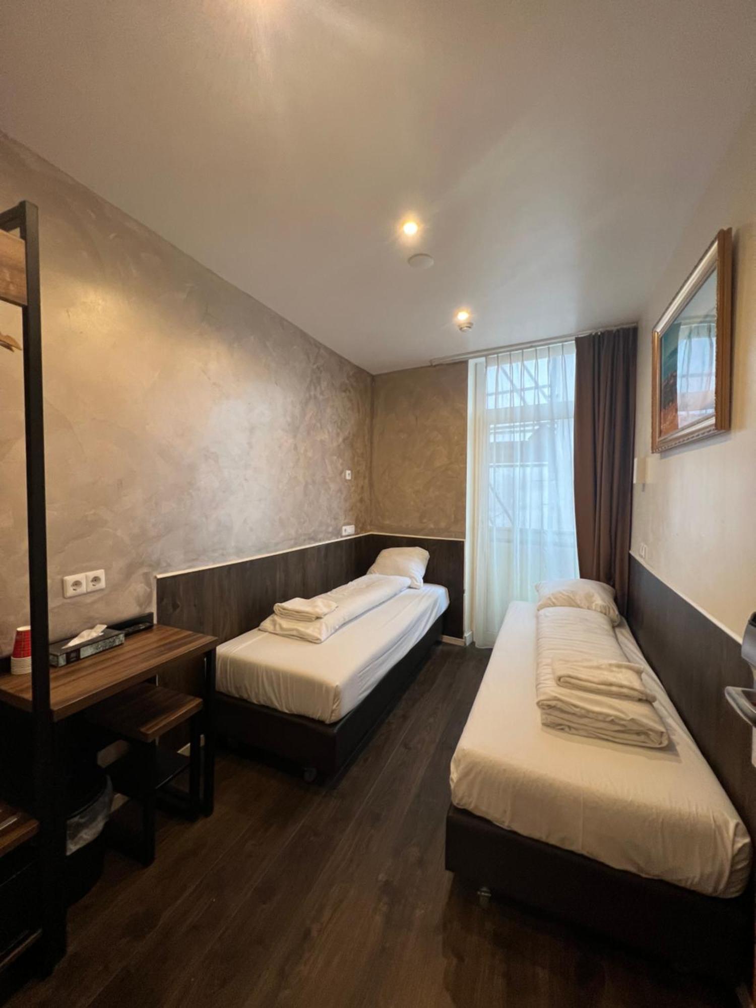 Twin Room Private Bathroom