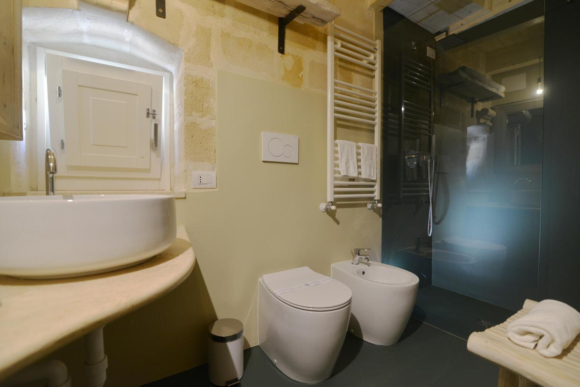 Superior King Room Bathtub