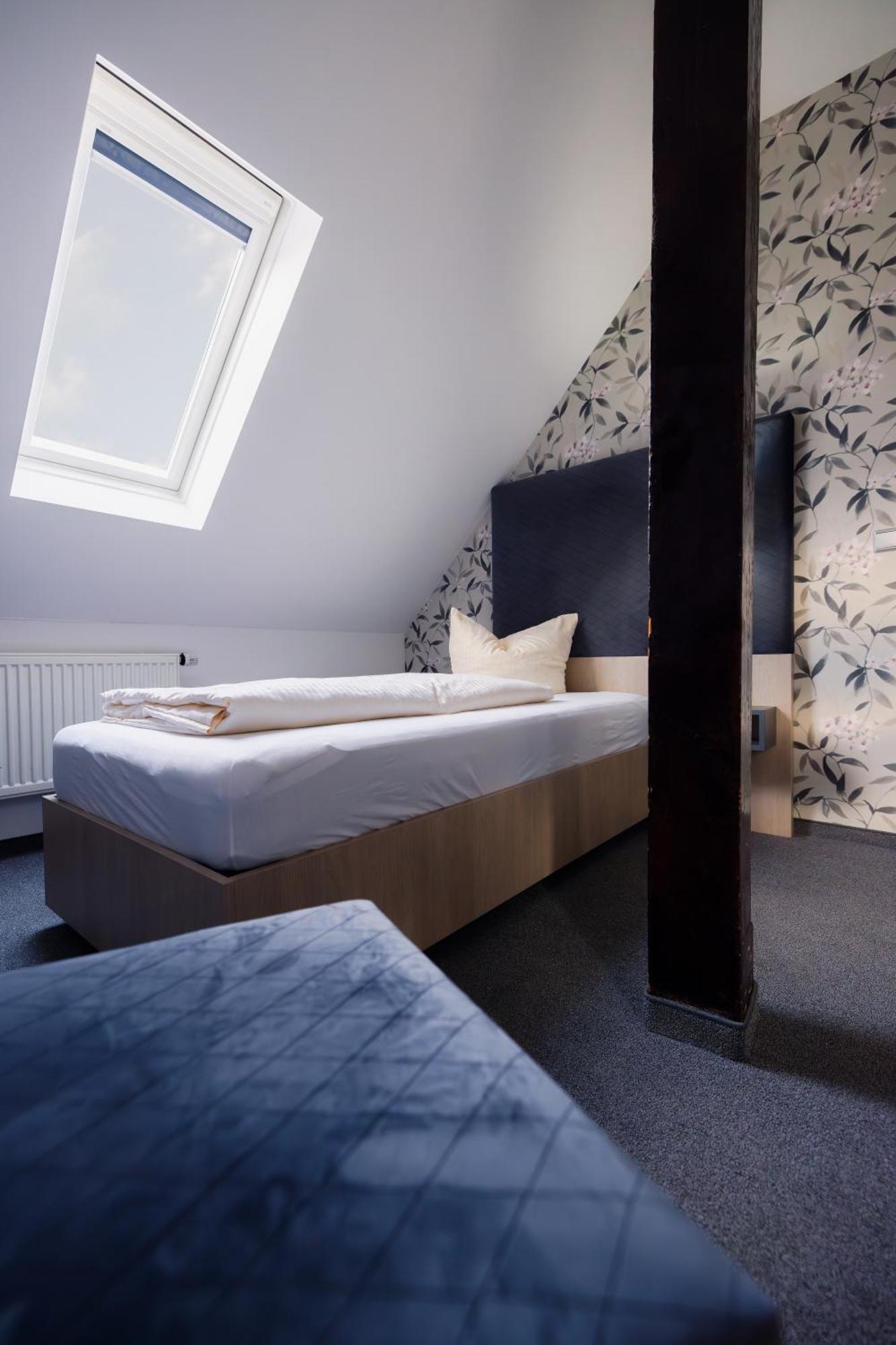 Single Room,1743498772:JPEG