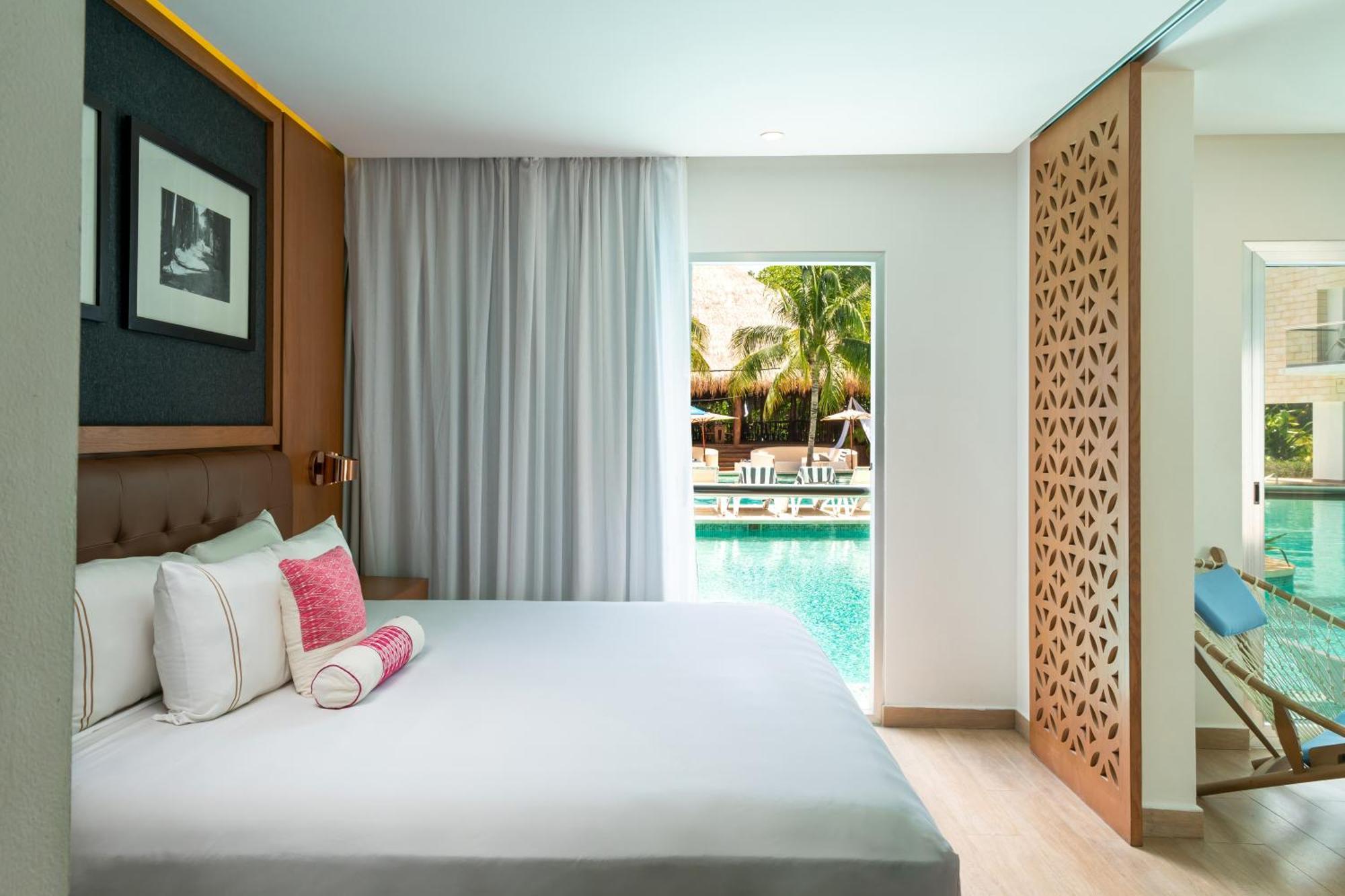One Bedroom Suite Swim Up