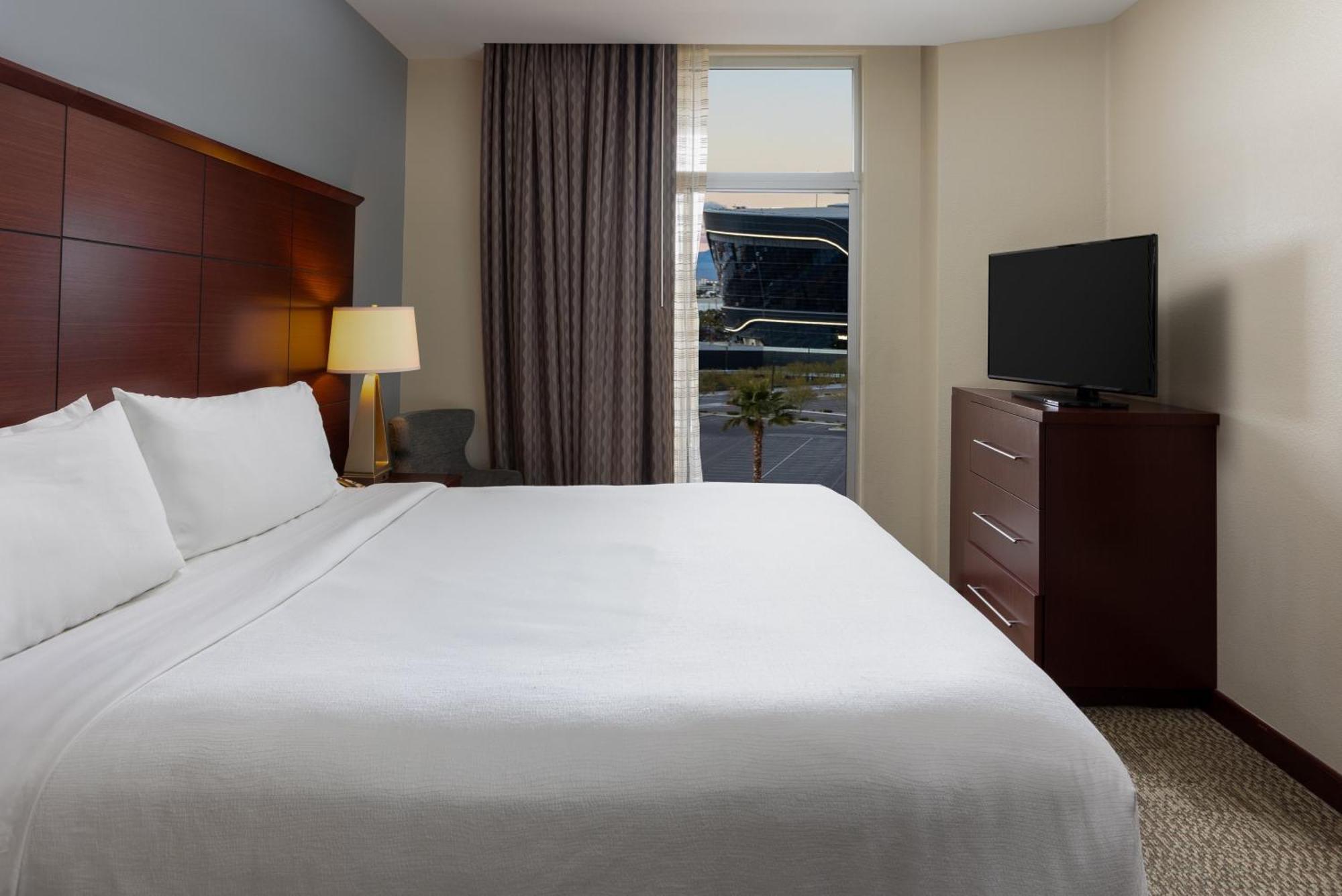 One-Bedroom King Suite City View