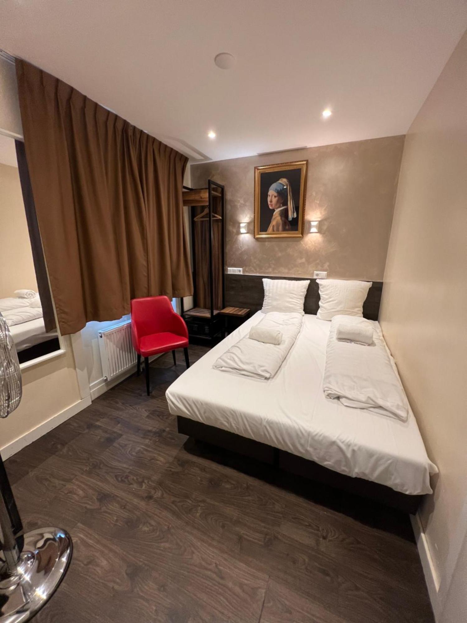 Double Room Private Bathroom