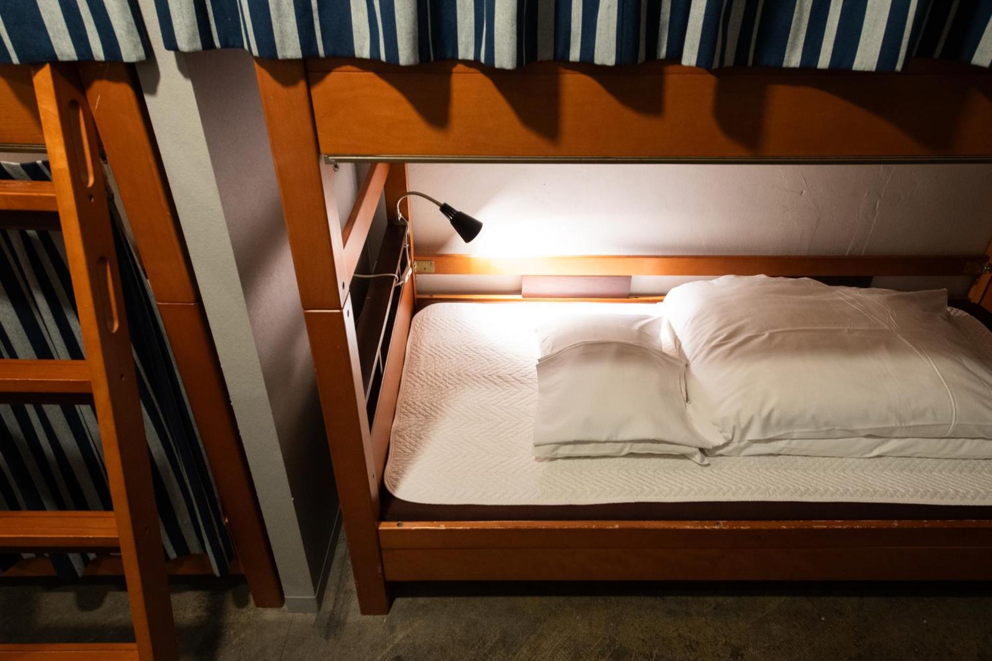 Lit dans Dortoir pour Hommes de 6 Lits