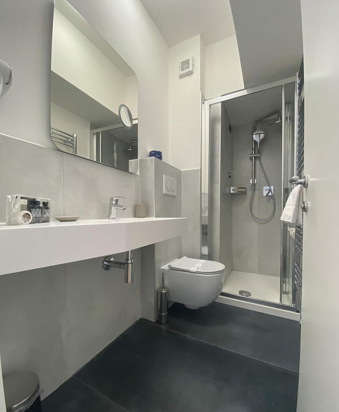 Deluxe Double or Twin Room Balcony Lake view