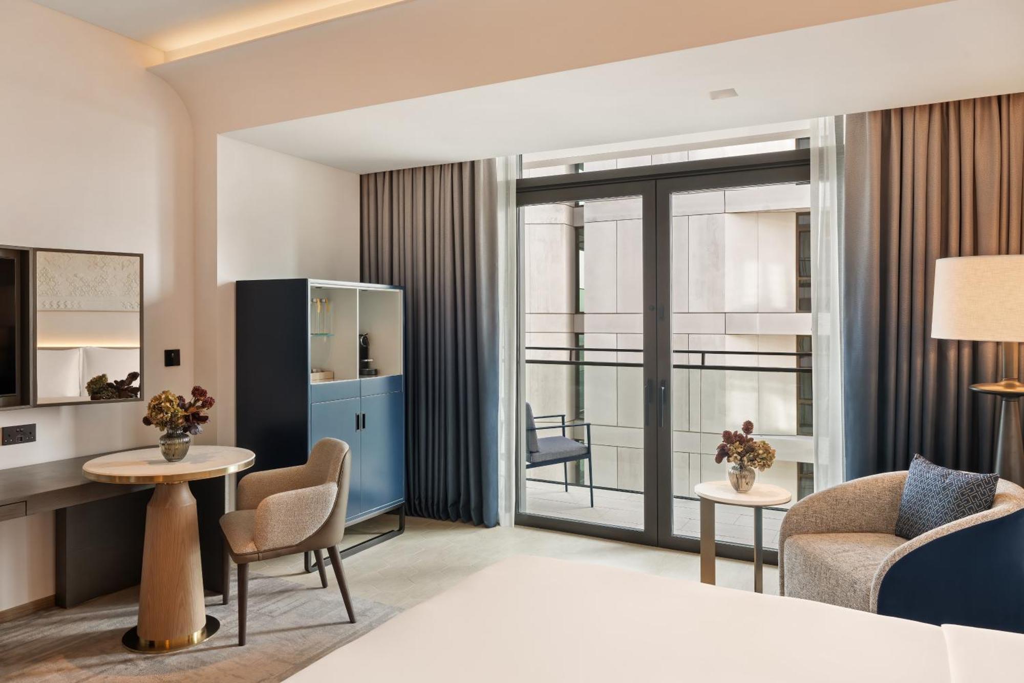 Deluxe Room King Complimentary Lagoon Access
