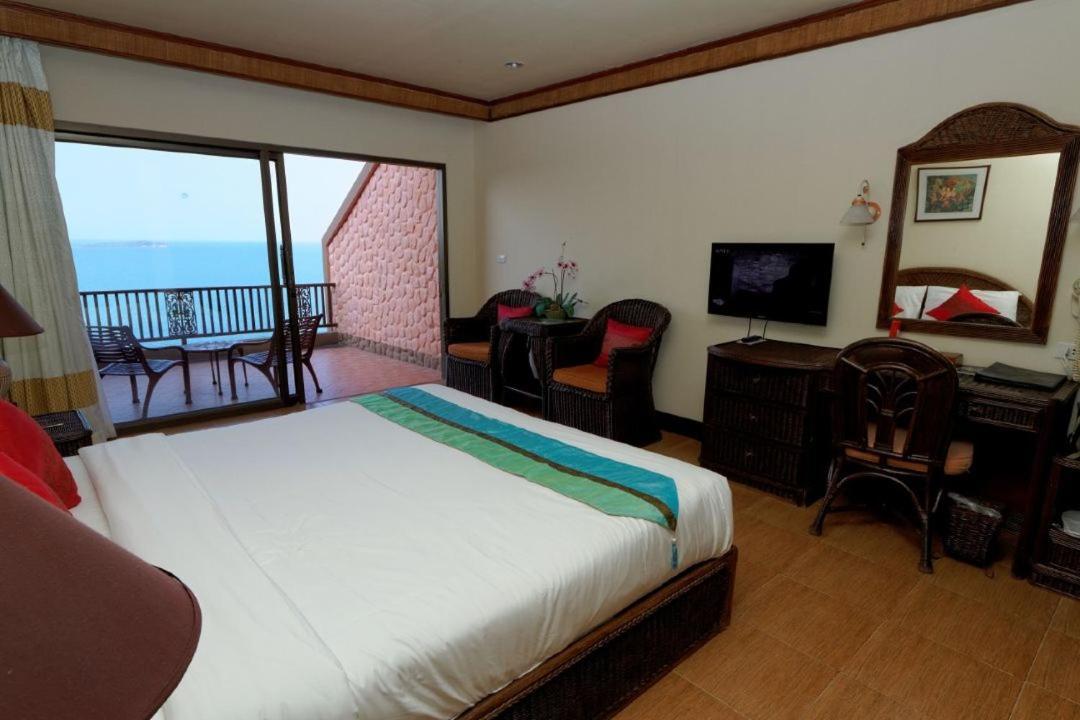 Deluxe Double or Twin Room Sea View