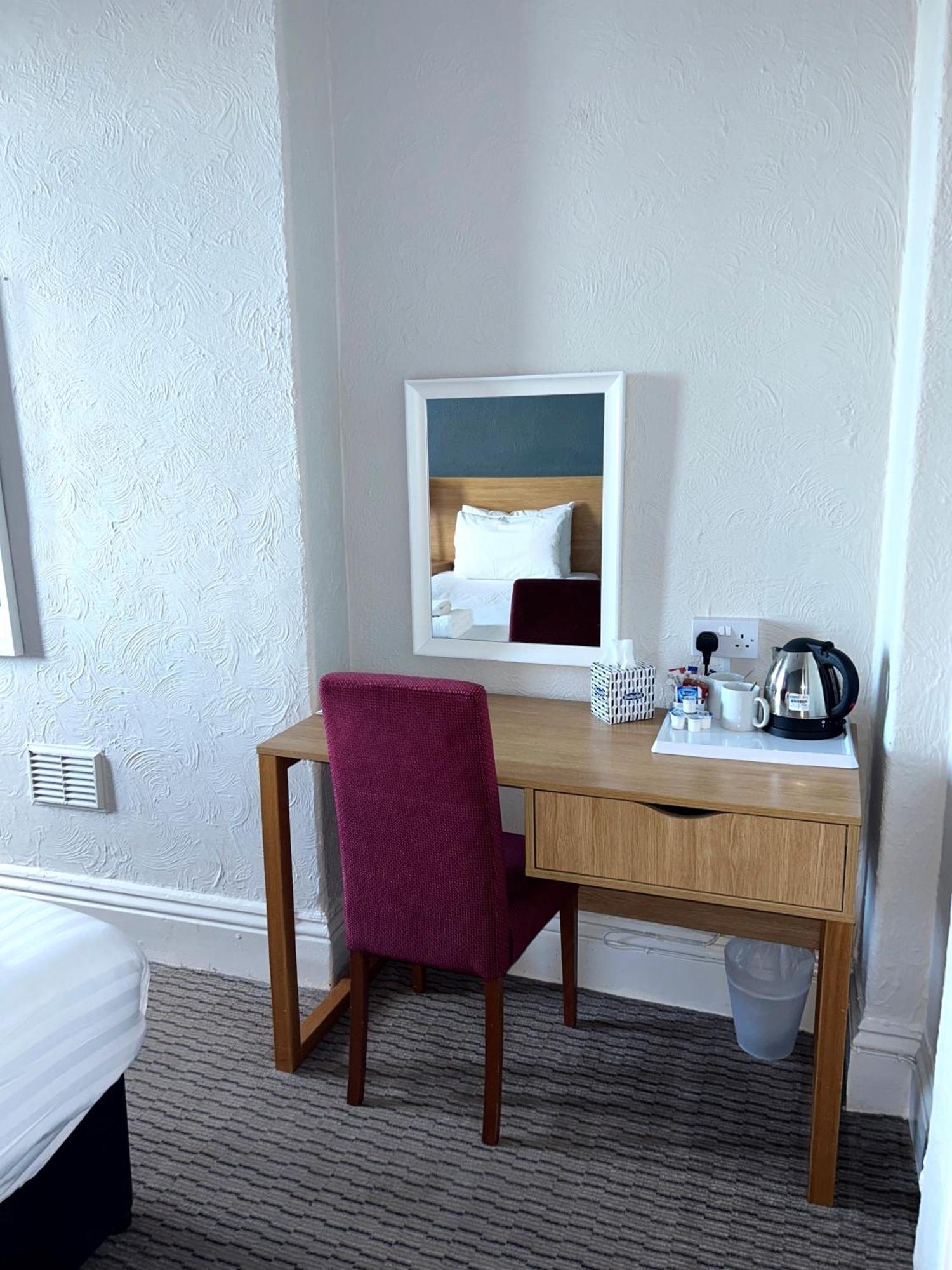 Twin Room,1677910607:JPEG