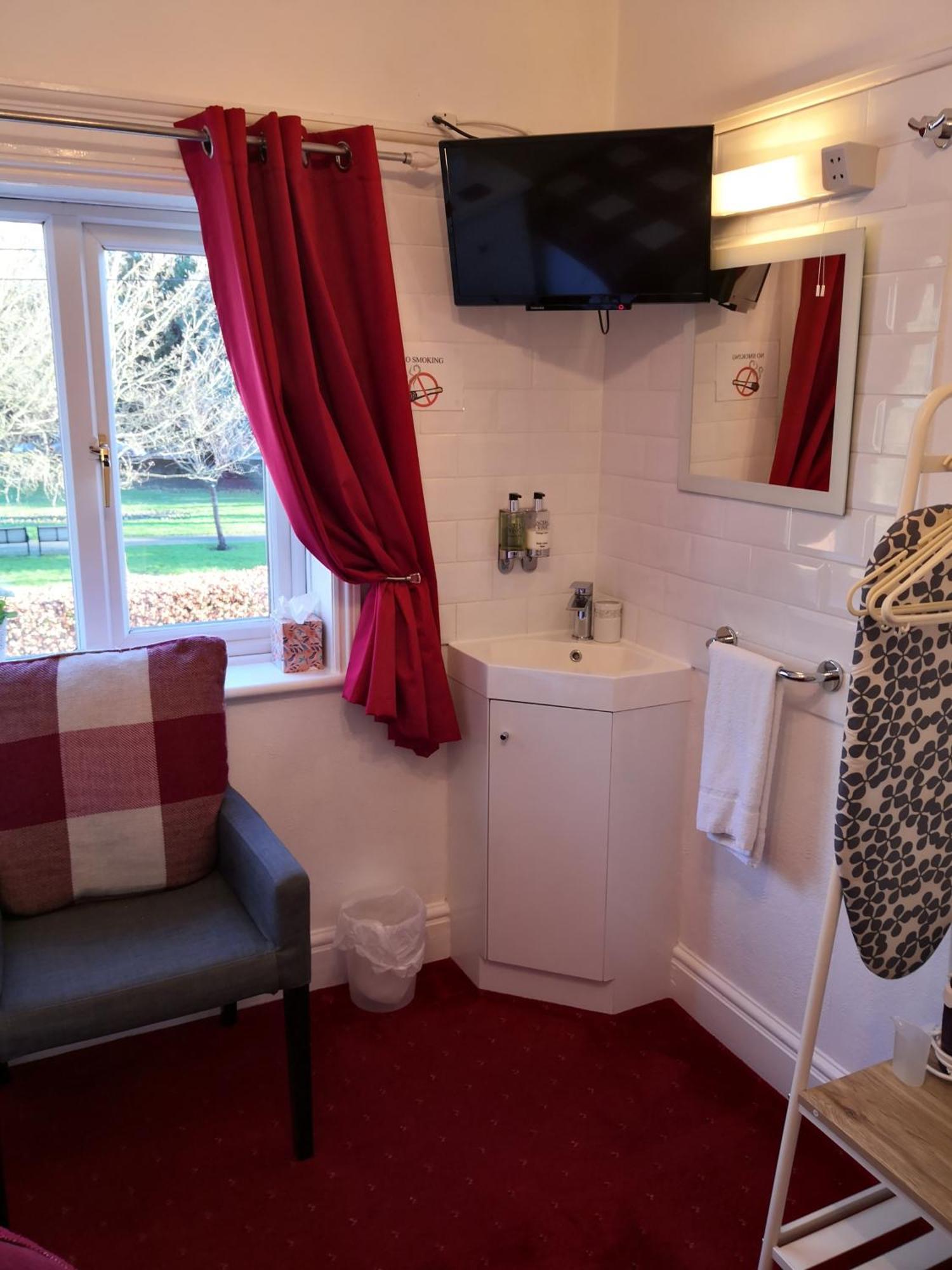 Single Room Private External Bathroom