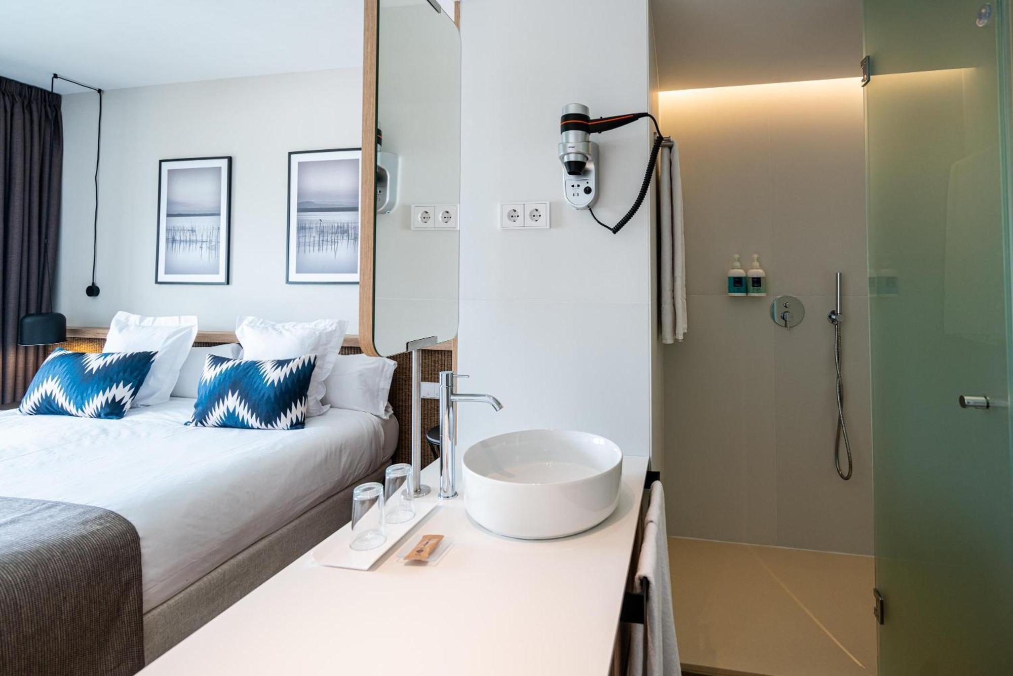 Superior Double or Twin Room with Pool View,1528231411:JPEG