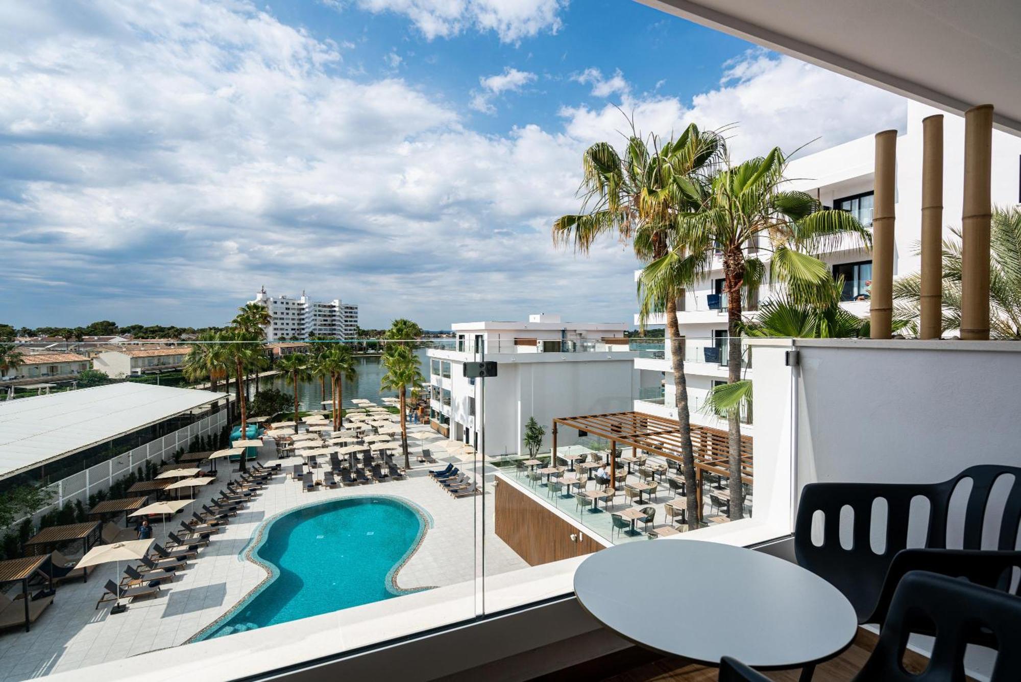 Superior Double or Twin Room Pool View