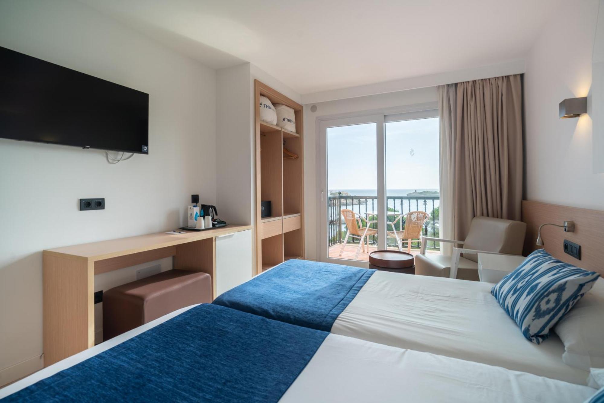 Twin Room with Sea View,1528232581:JPEG