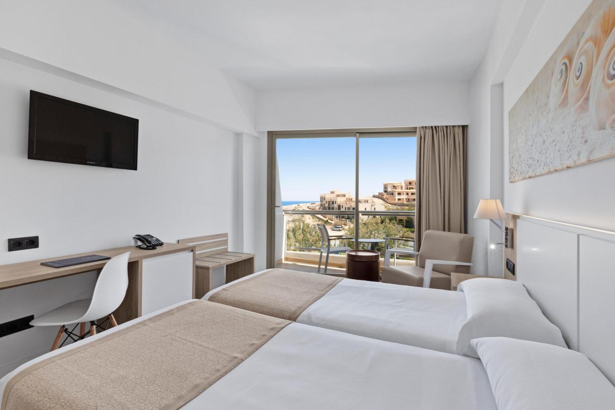 Chambre Double ou Lits Jumeaux - Vue Latérale sur Mer