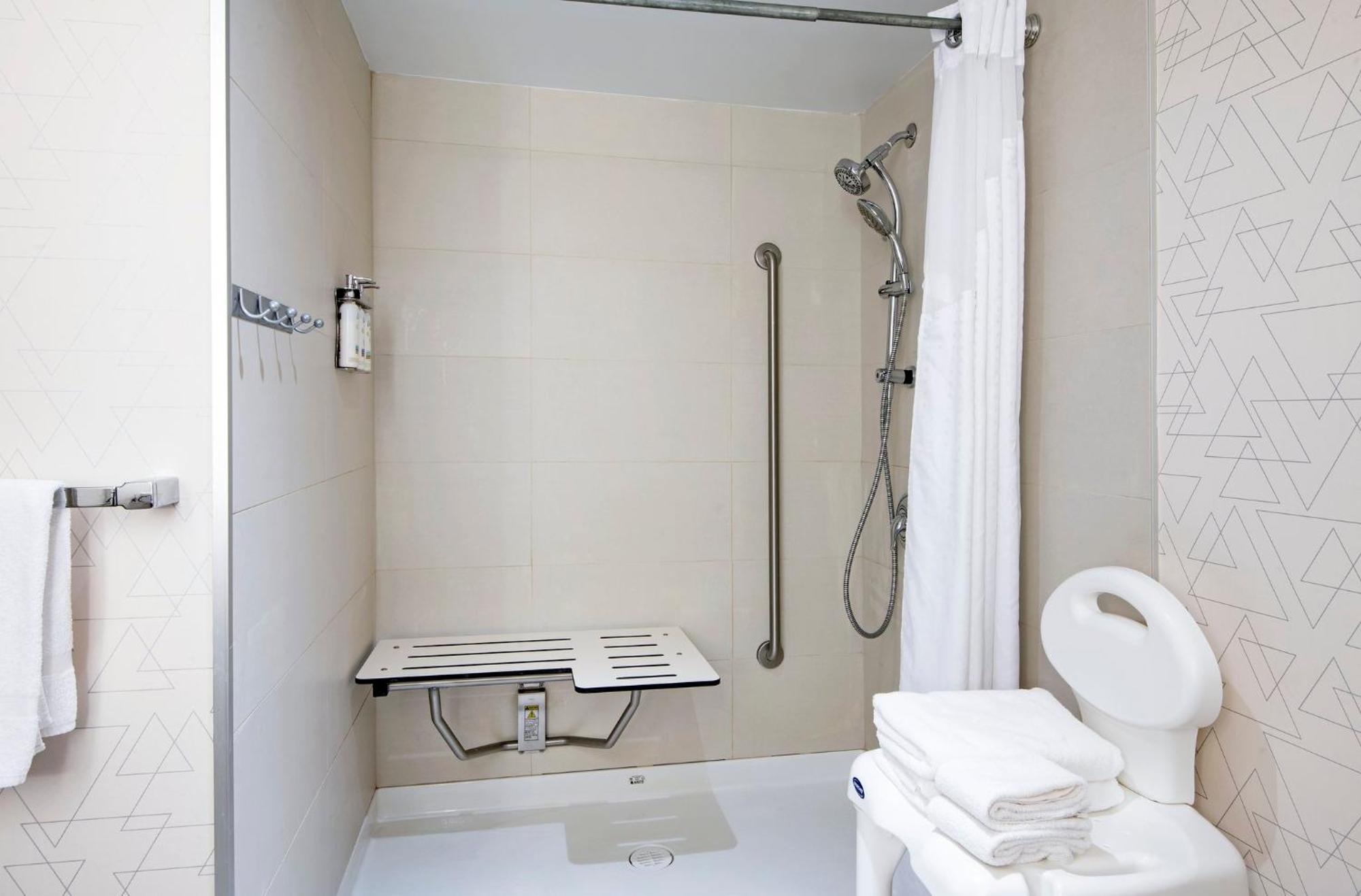 Habitación con ducha a ras de suelo - 2 camas grandes - Adaptada para personas con discapacidad auditiva - No fumadores