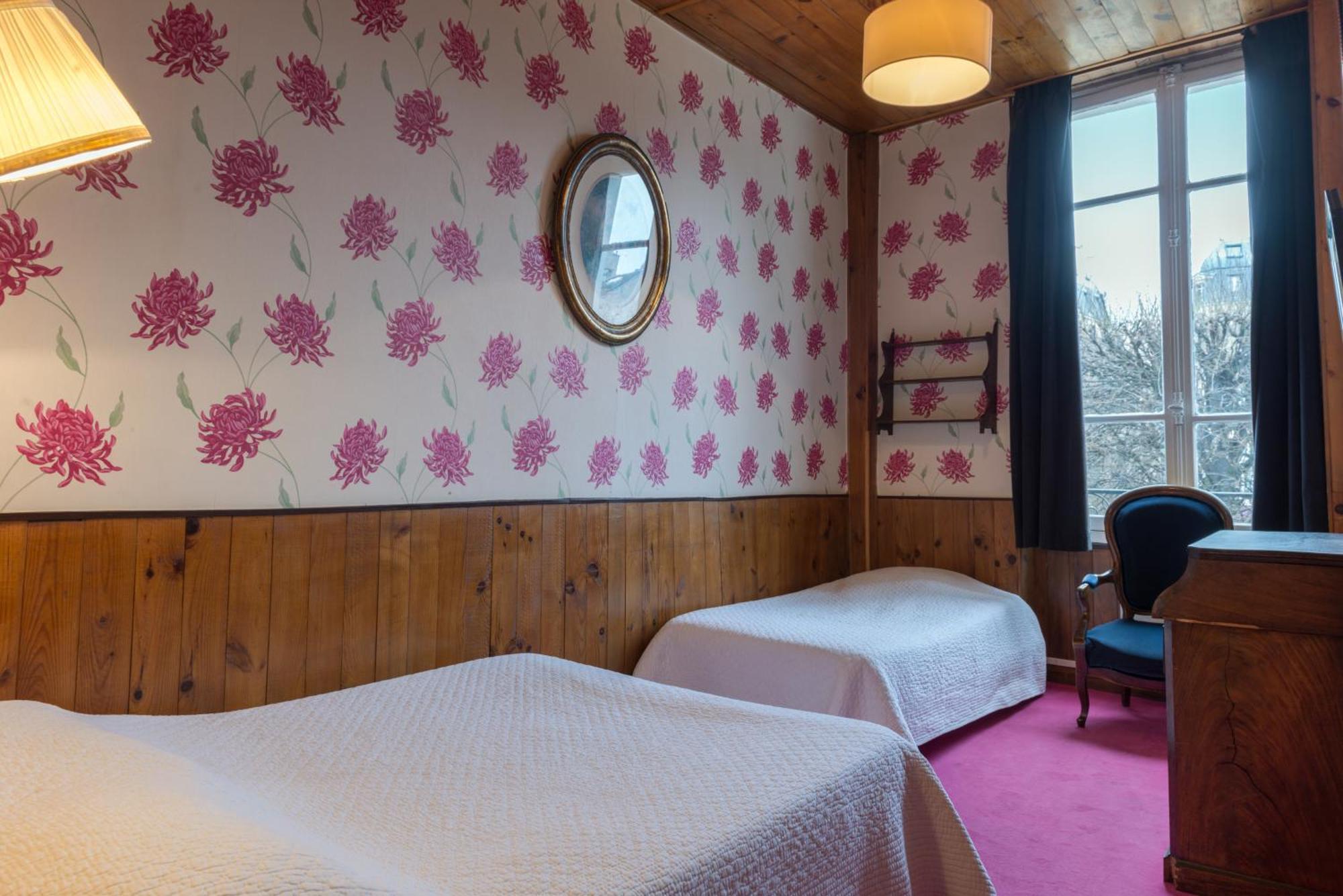 Superior Double Room view on Notre-Dame