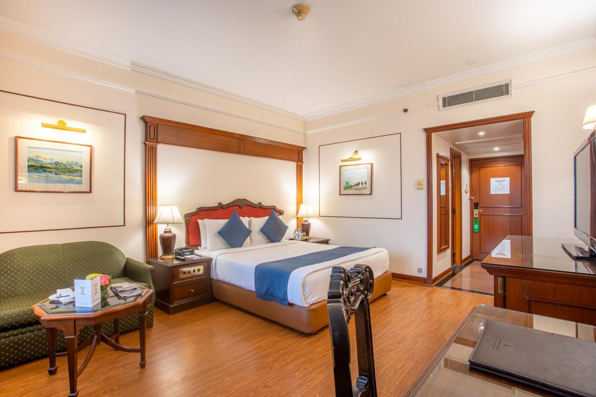 Club King Room on Spa & Laundry one way Airport pick up