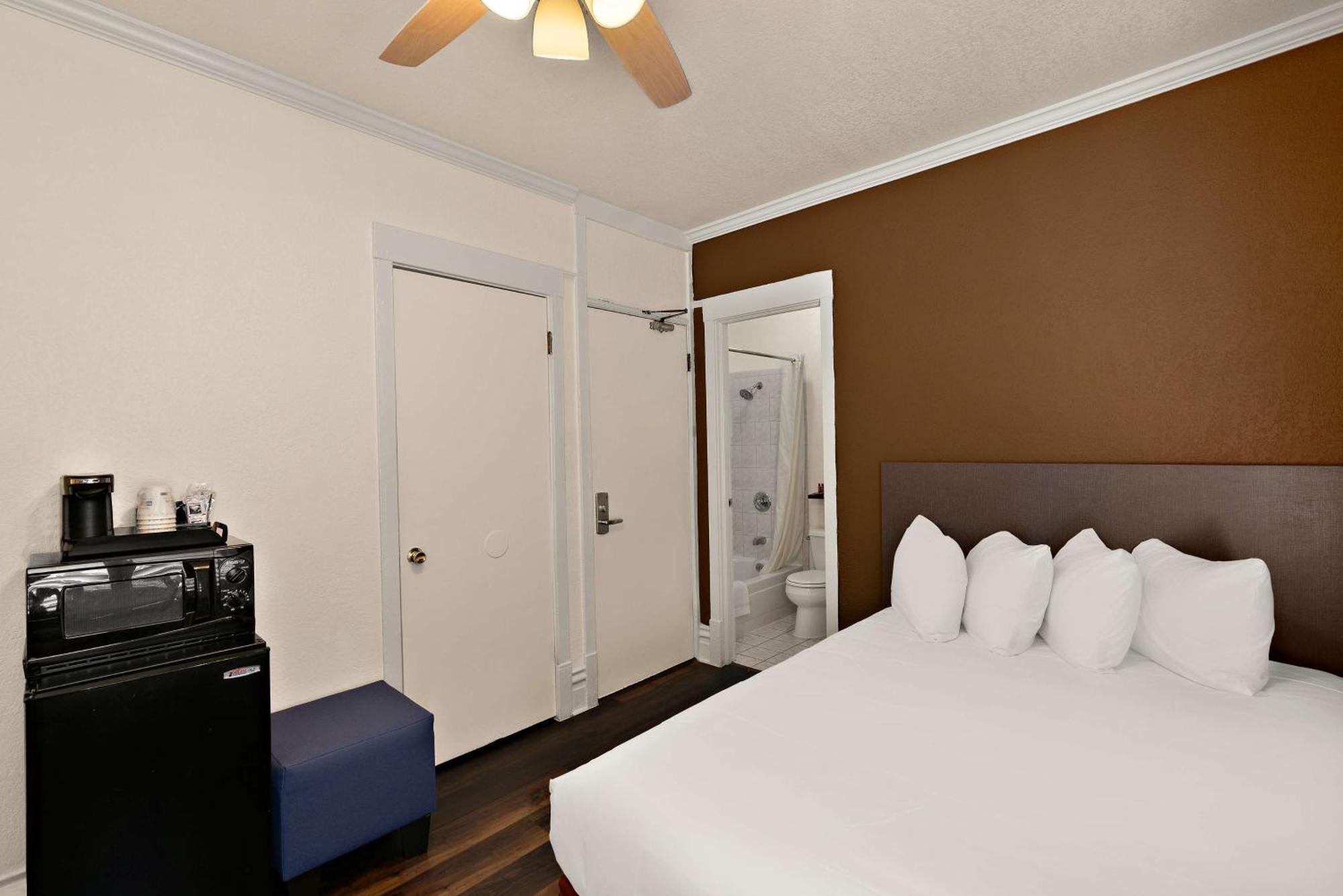 Queen Room Bunk Bed Non-Smoking