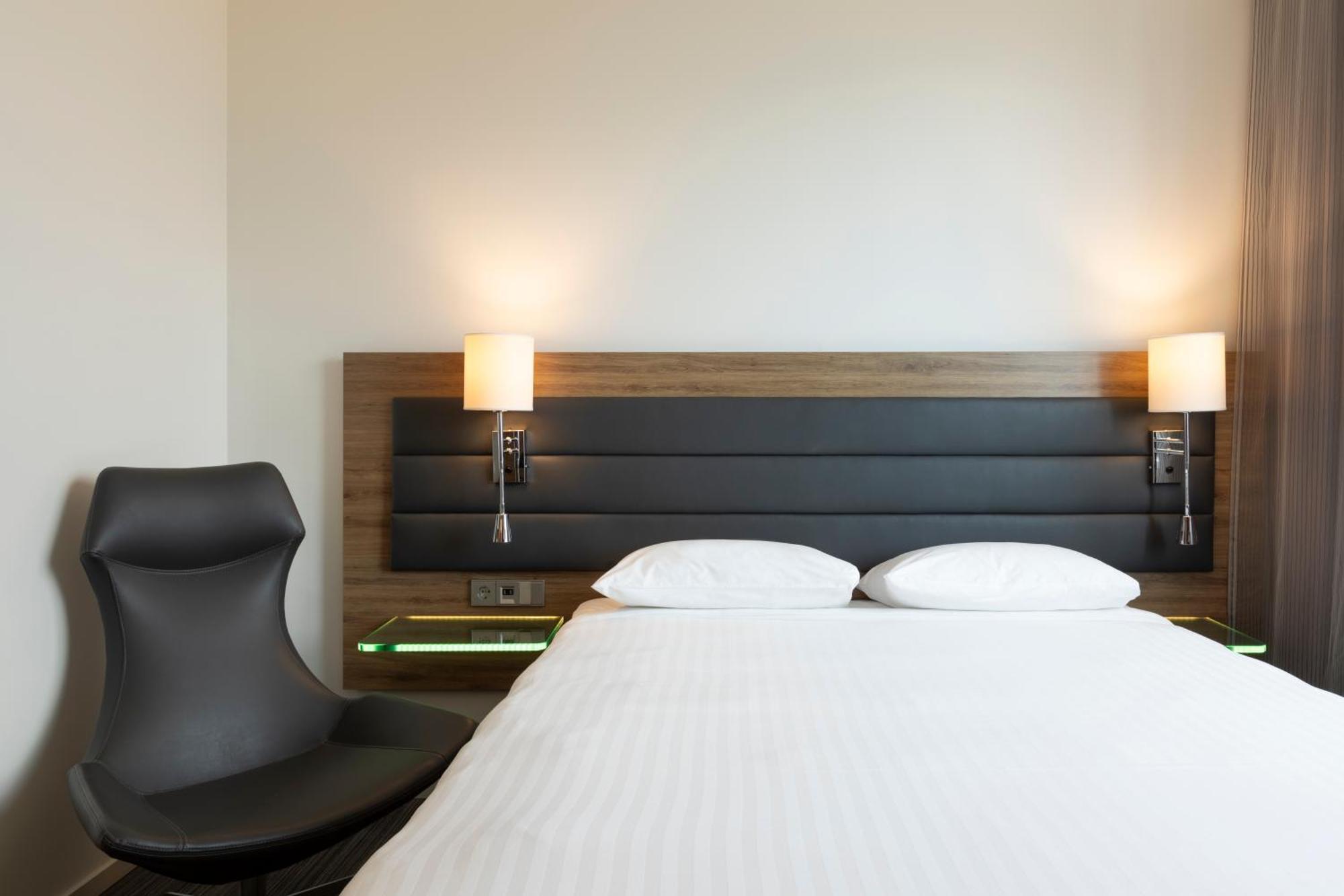 Moxy Queen Room,1739487252:JPEG