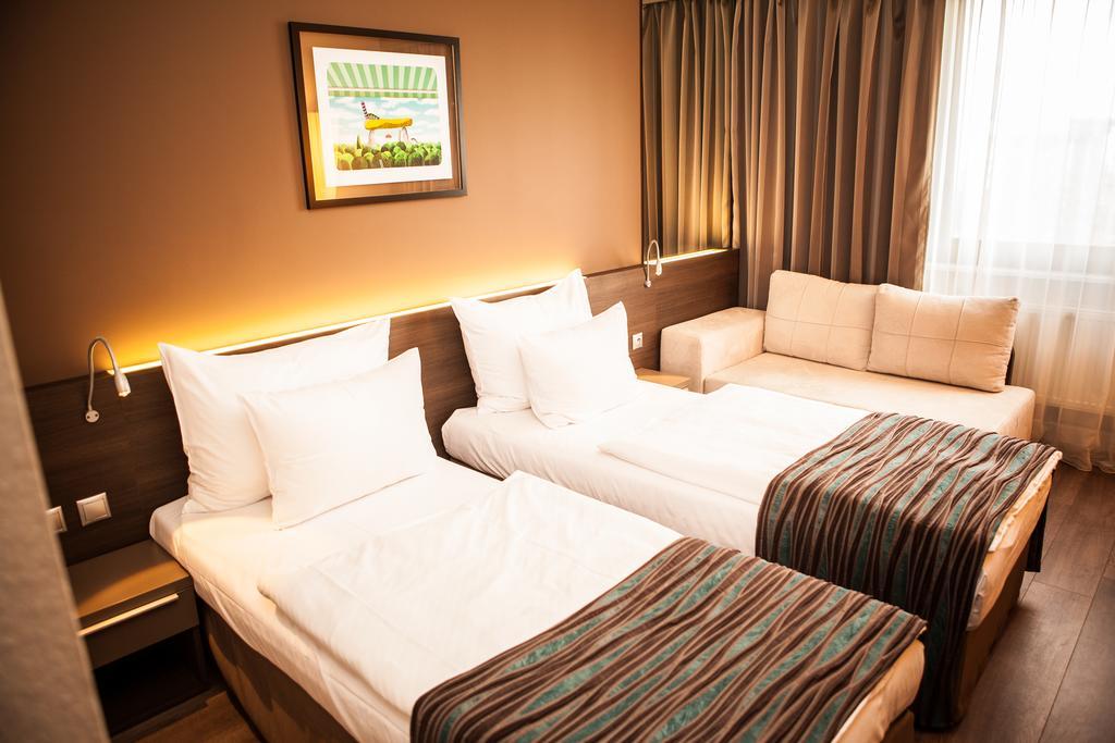 Standaard Tweepersoonskamer met 1 Tweepersoonsbed of 2 Aparte Bedden en Extra Bed
