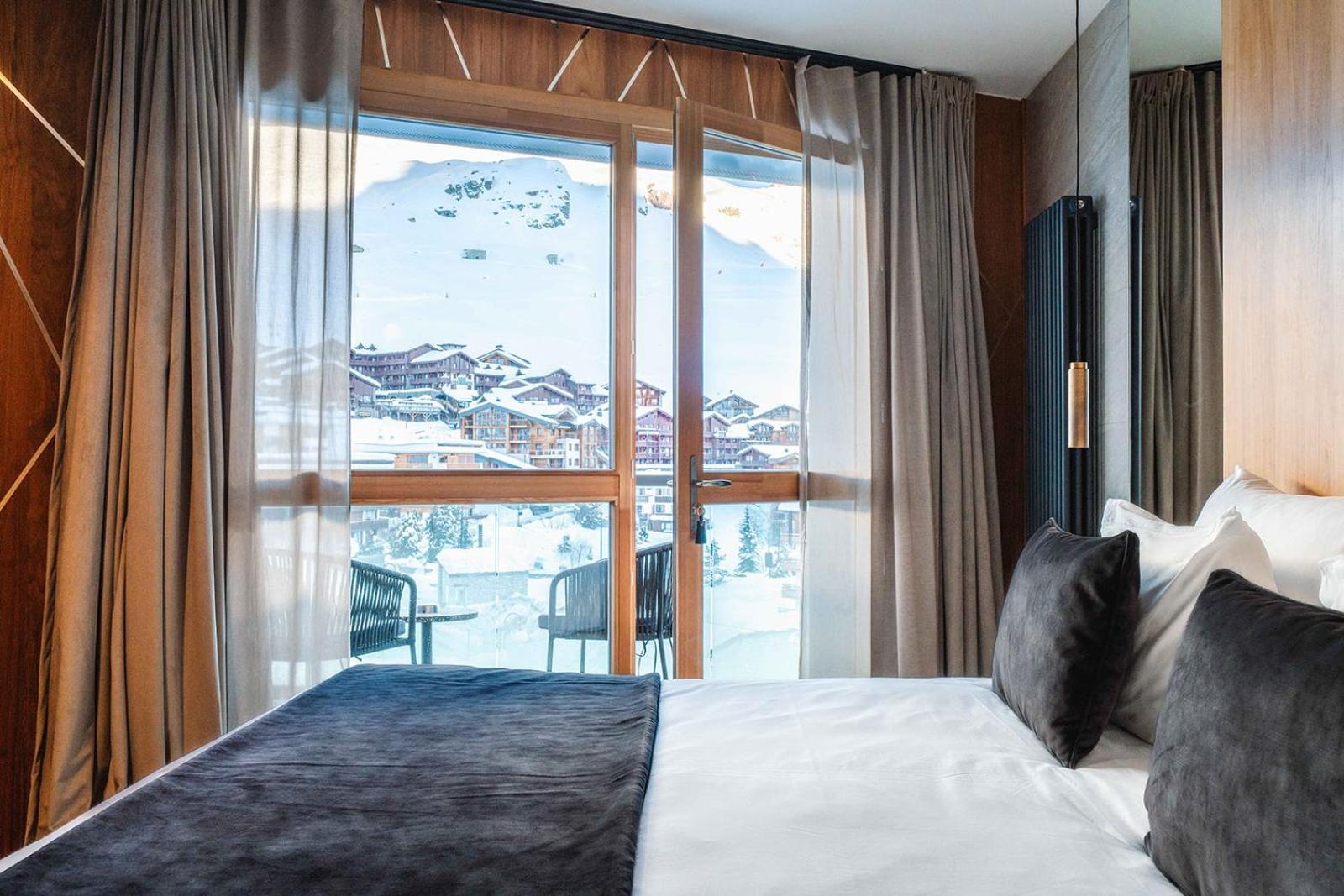 Suite with Mountain View,1530402550:JPEG