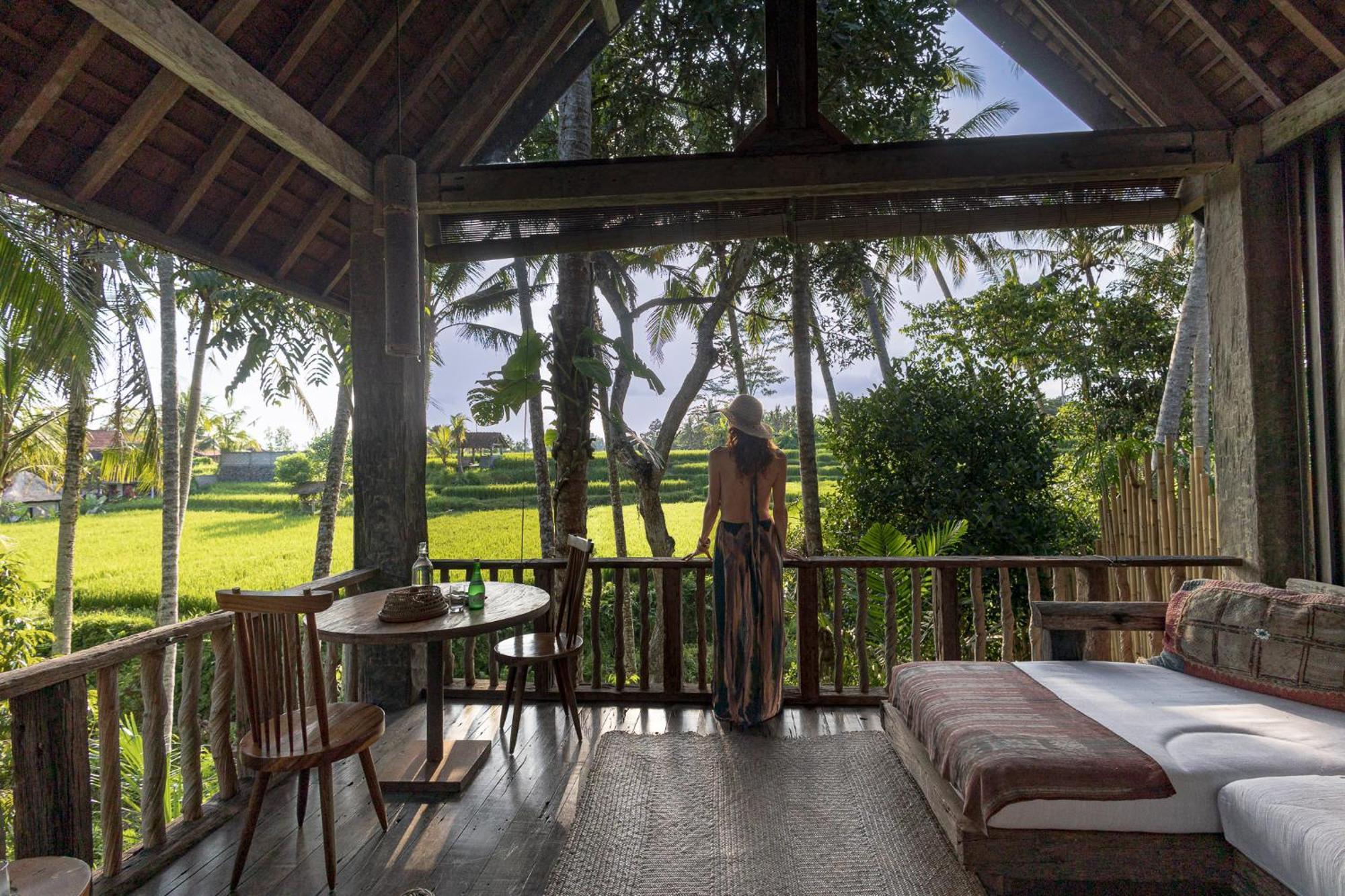 Longhouse Wooden Villa Bathtub Balcony