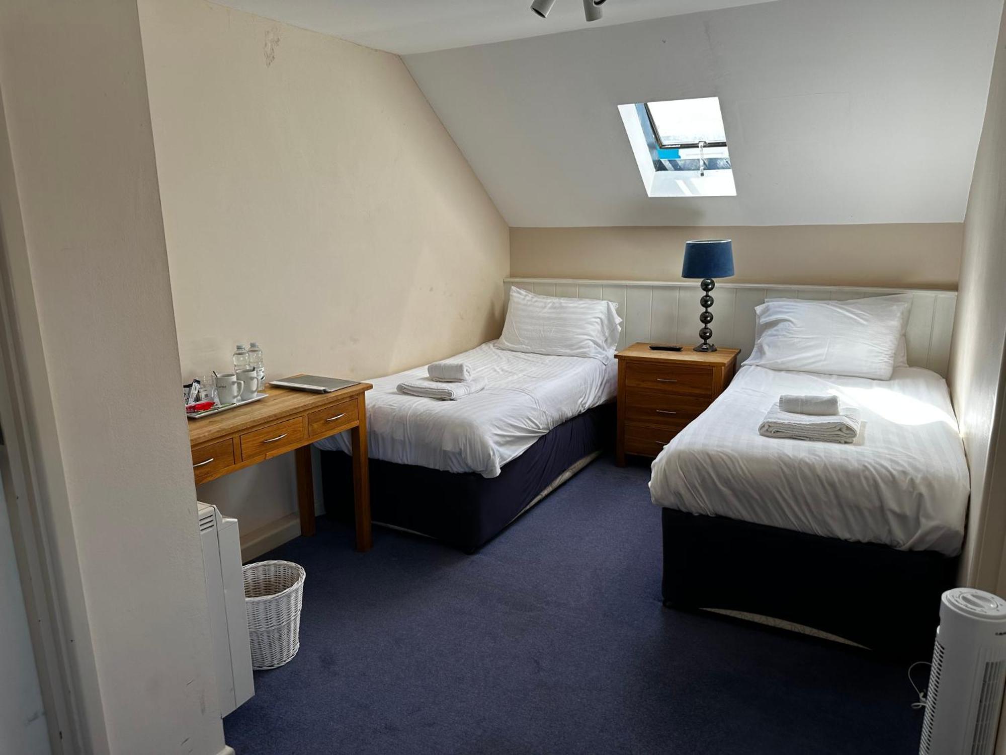 Standard Twin Room,1530858247:JPEG